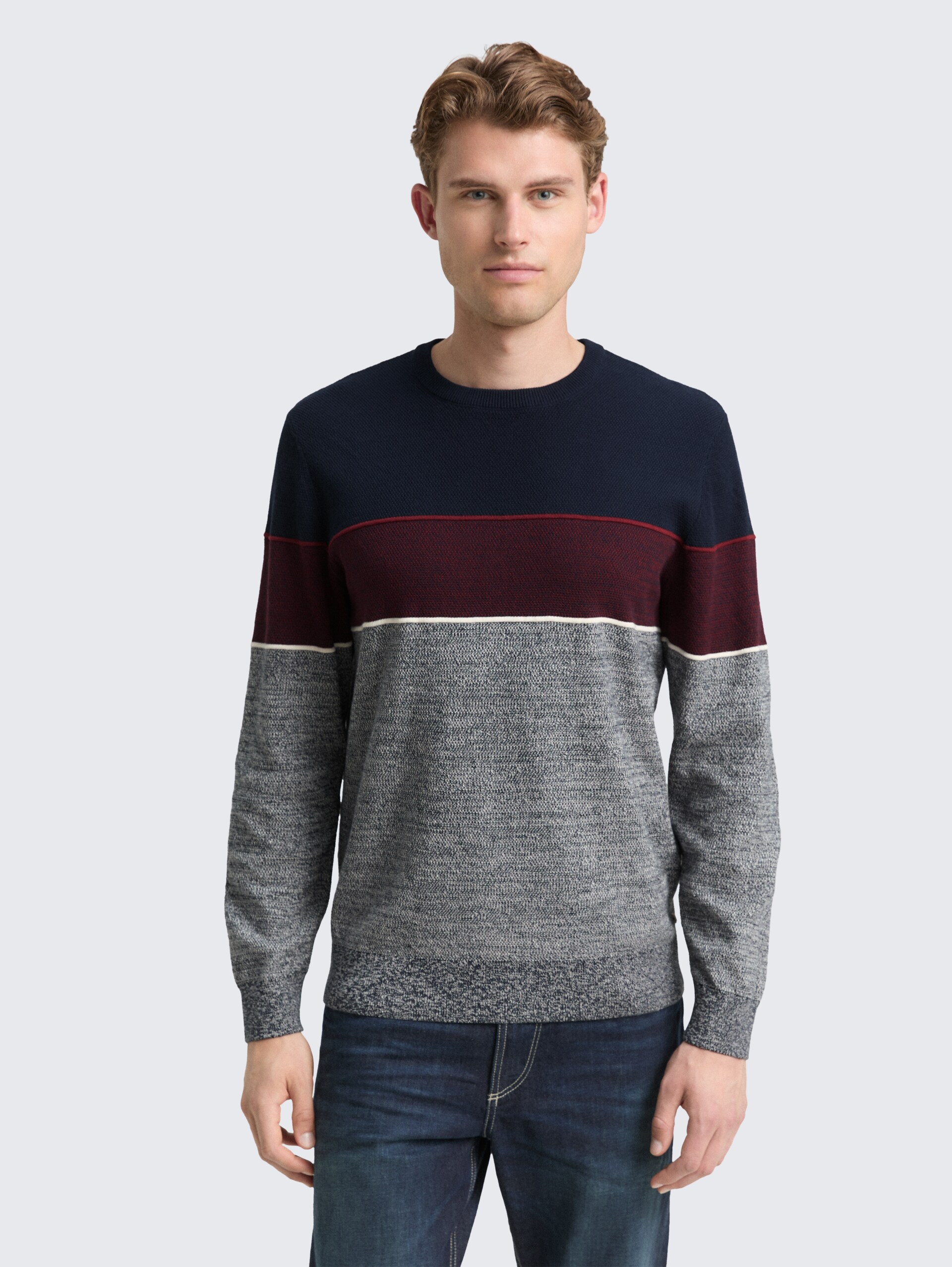 Strickpullover mit Colour Blocking - navy red white stripe - Ausschnitt Model-Vorderansicht