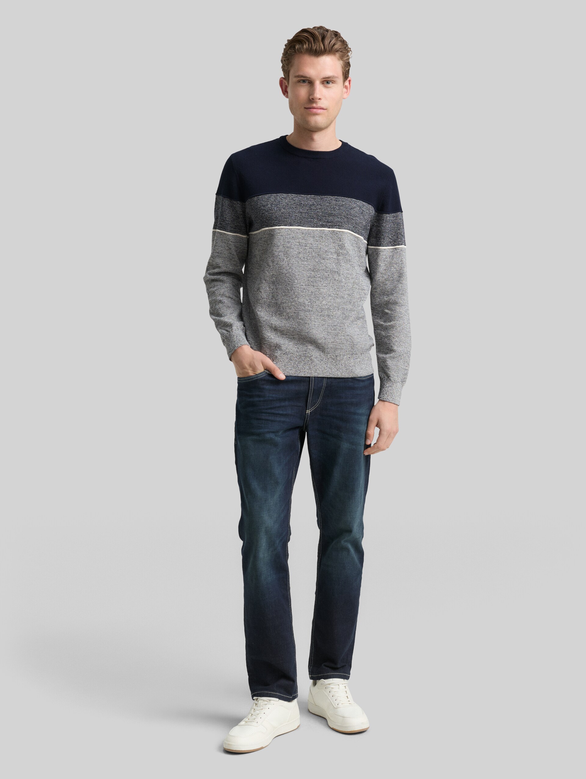 Knitted jumper with colour blocking - navy offwhite white stripe - Model front view