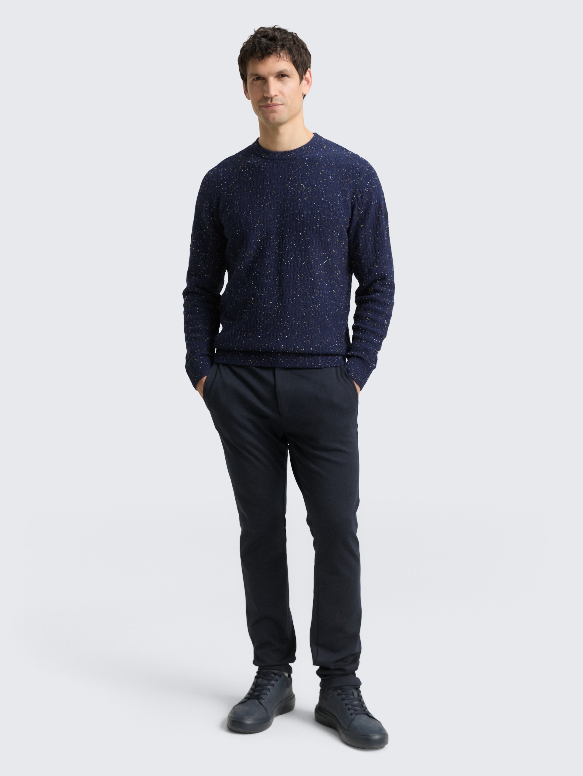 Strickpullover mit Rundhalsausschnitt - navy multicolor neps - Model-Vorderansicht
