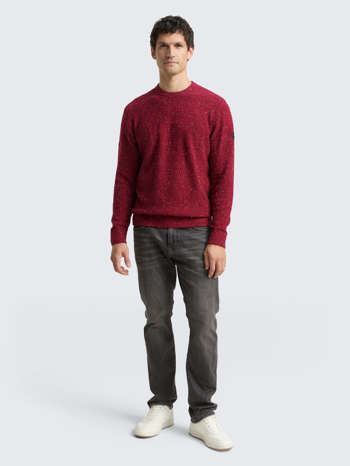 Strickpullover mit Rundhalsausschnitt - bordeaux multicolor neps - Model-Vorderansicht