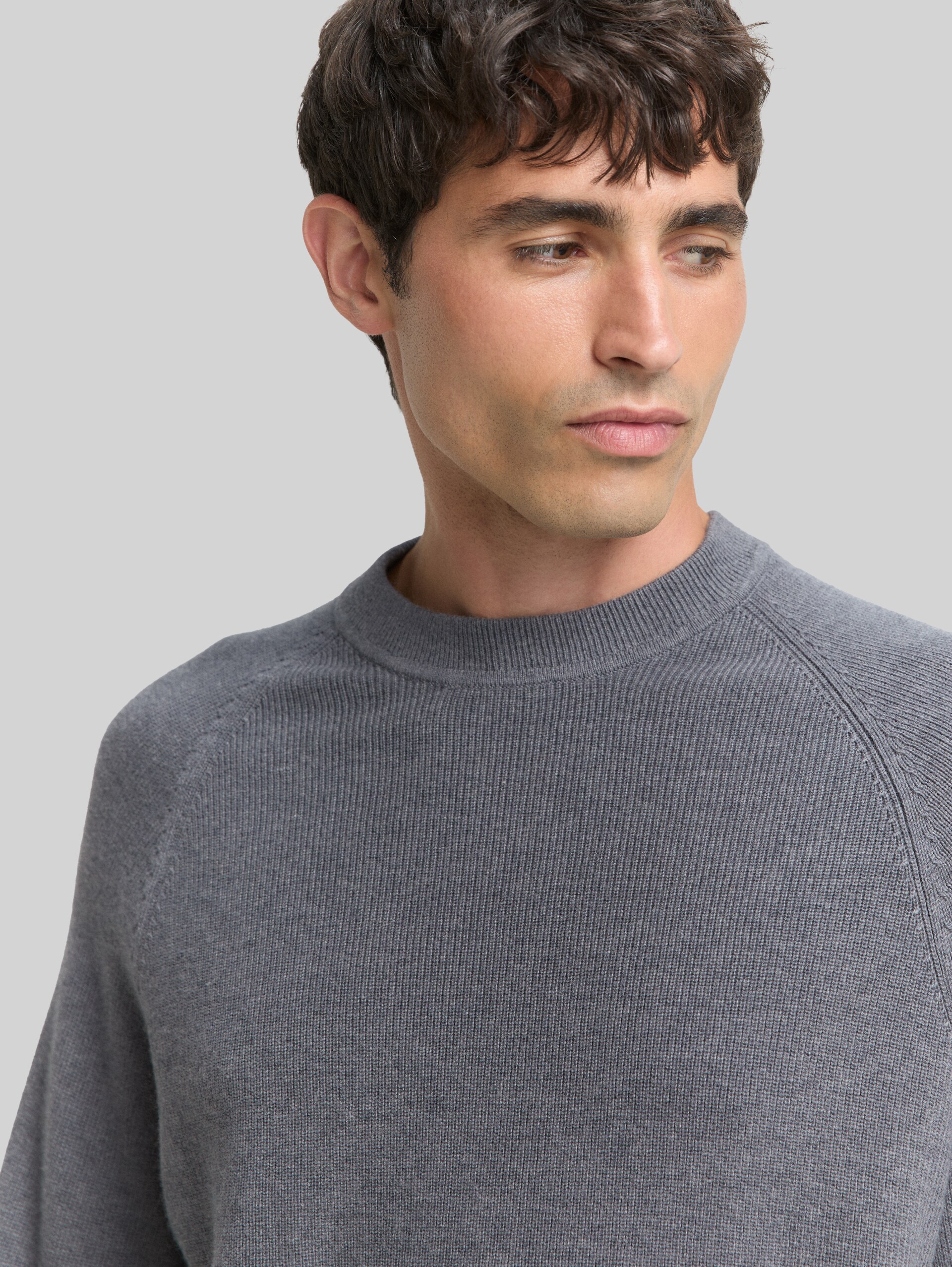 Knit sweater with wool content - classic dark grey melange - Detail model view