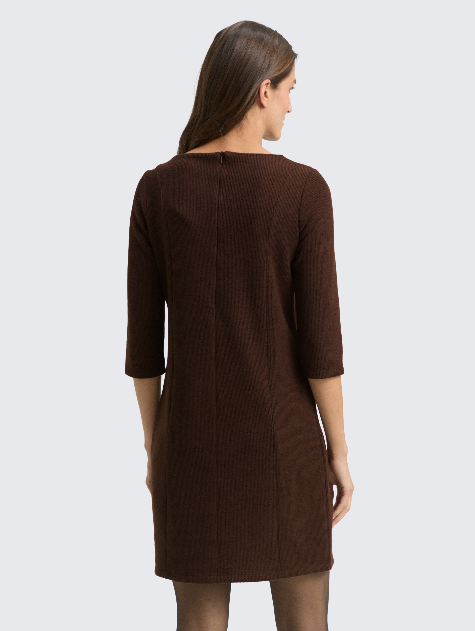 Cosy Kleid mit 3/4-Arm - dark pecan brown melange - Model-Rückansicht