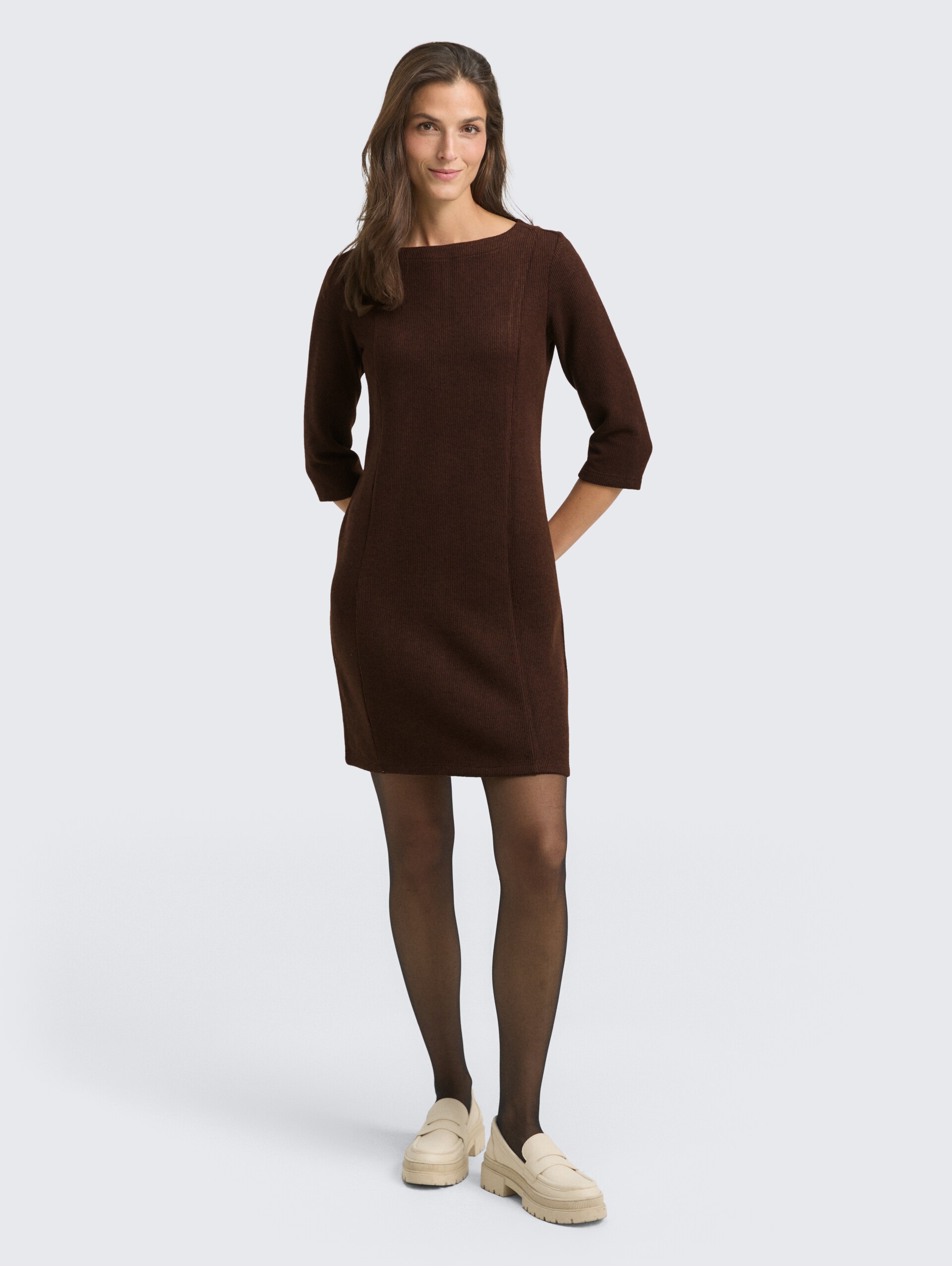 Cosy Kleid mit 3/4-Arm - dark pecan brown melange - seitliche Model-Ansicht