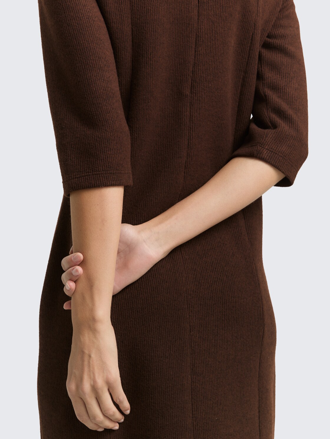 Cosy Kleid mit 3/4-Arm - dark pecan brown melange - Detail-Model-Ansicht