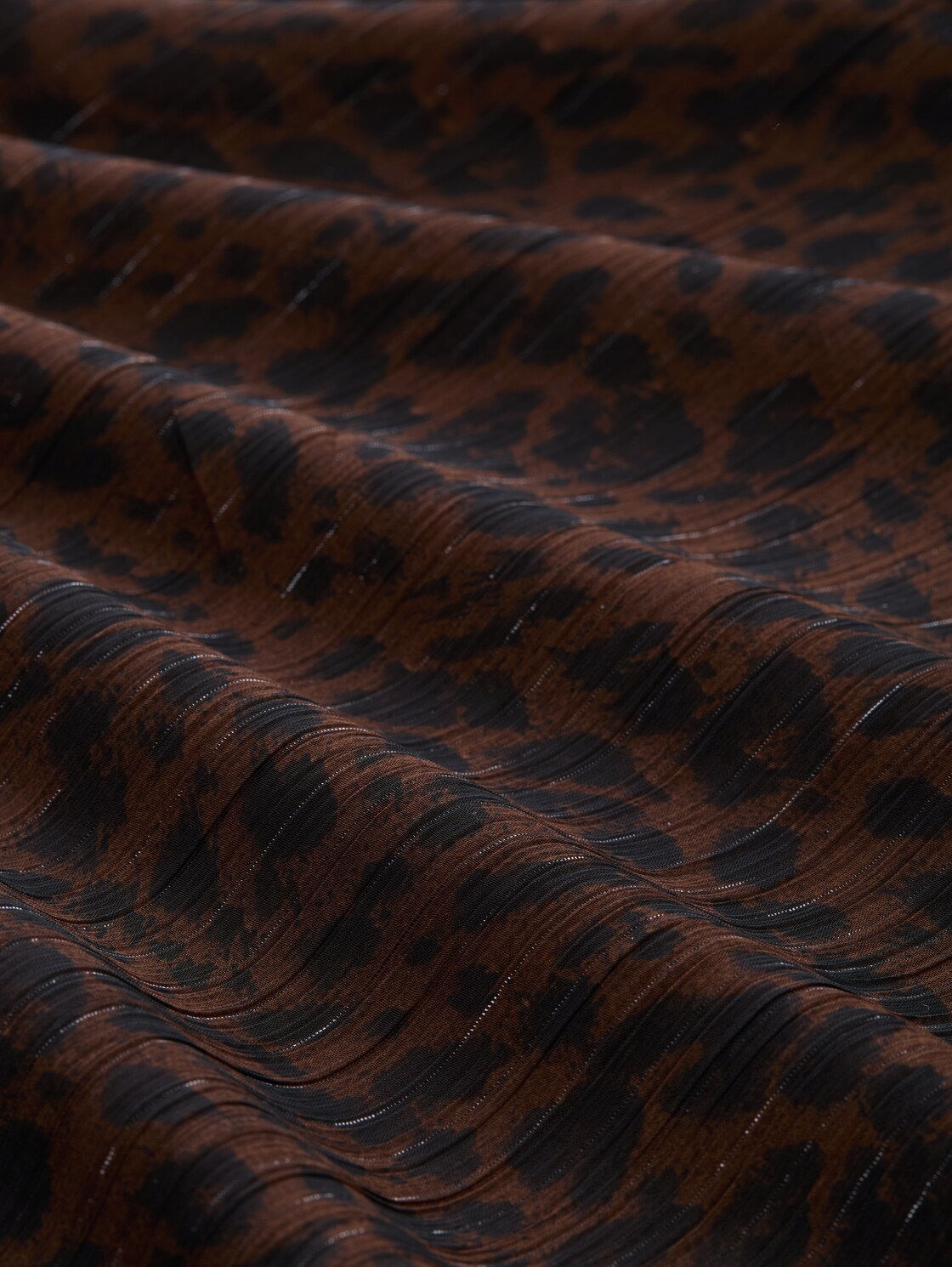Chiffon-Kleid mit Leo-Print - brown black small leo print - Material-Ansicht