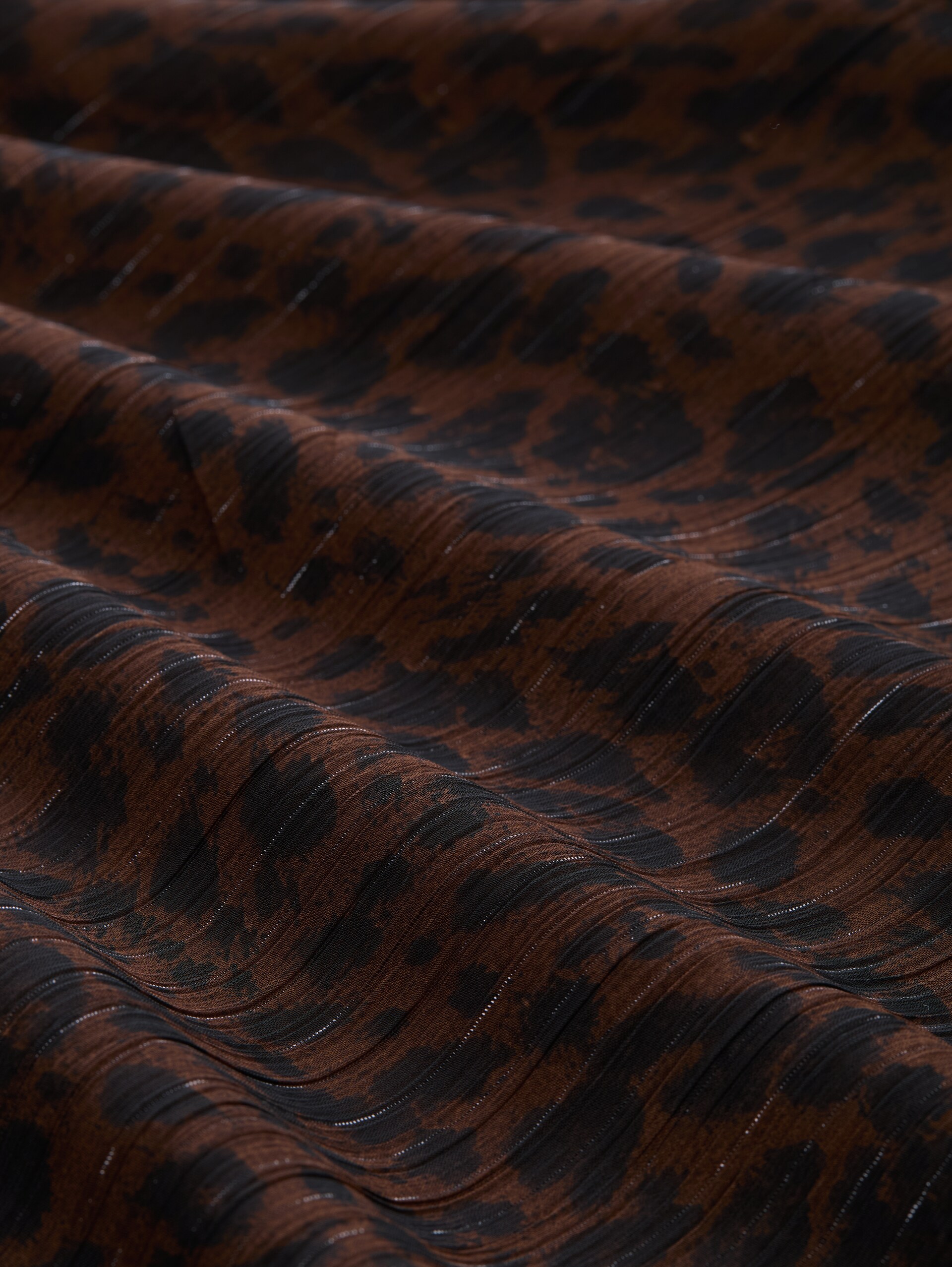 Chiffon-Kleid mit Leo-Print - brown black small leo print - Material-Ansicht