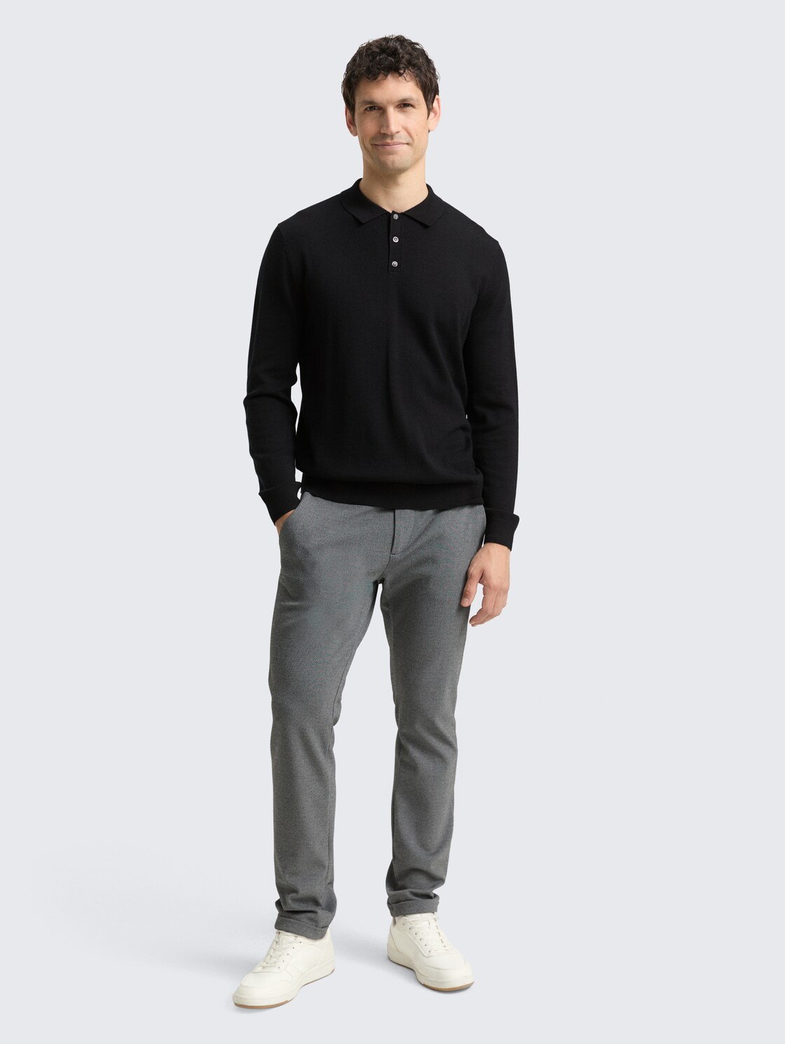 Strickpullover mit Merinowolle - Black - Model-Vorderansicht