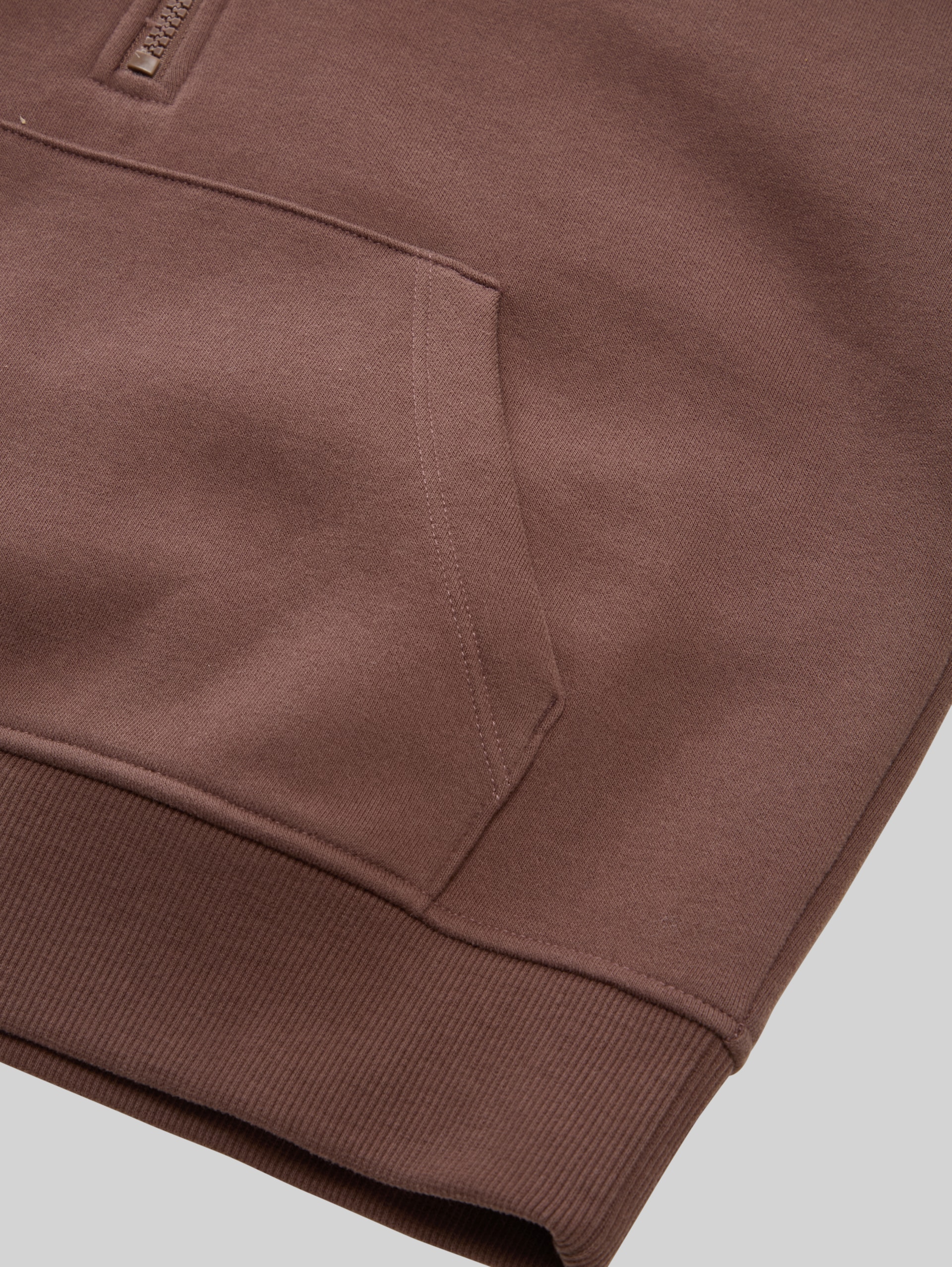 Hoodie sweatshirt with zip - soft chocolate brown - Detail model view