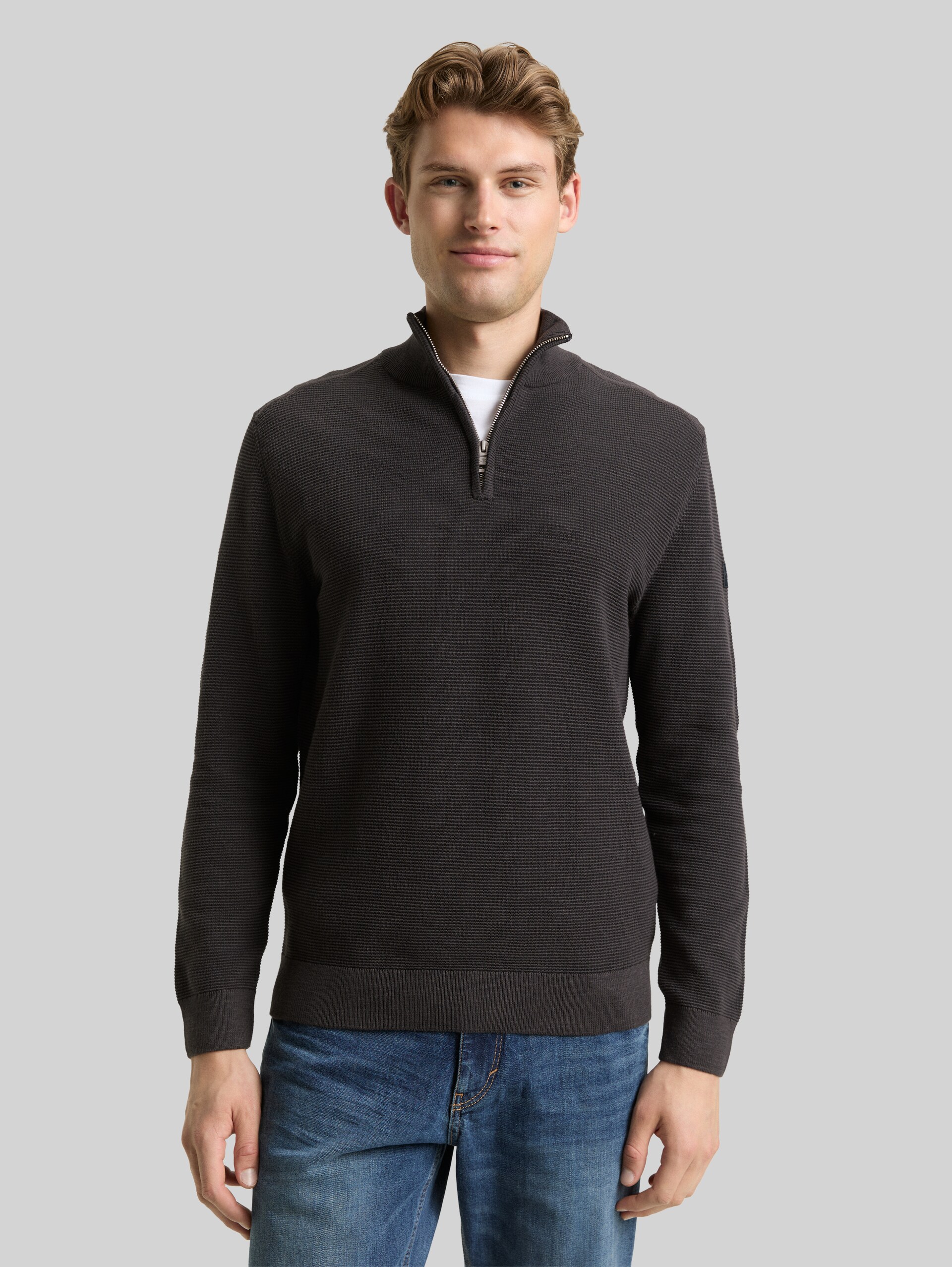 Cotton troyer knit jumper - Tarmac Grey - Neckline model front view