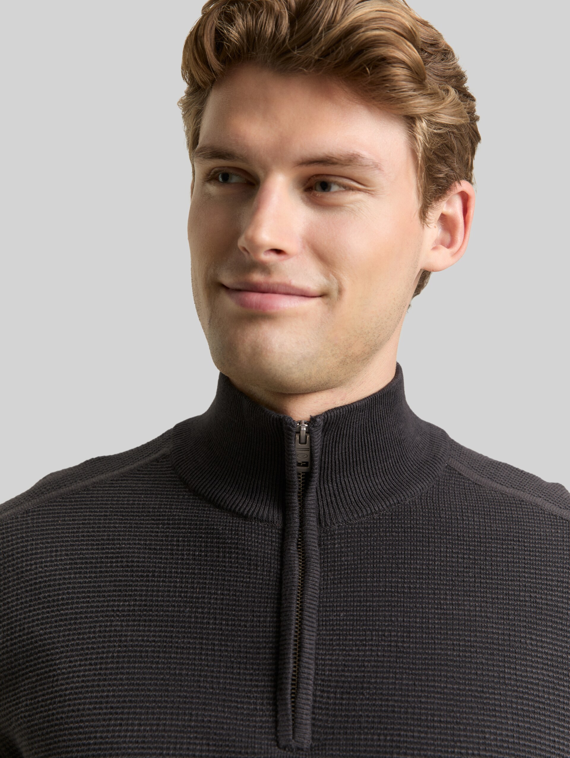 Cotton troyer knit jumper - Tarmac Grey - Detail model view