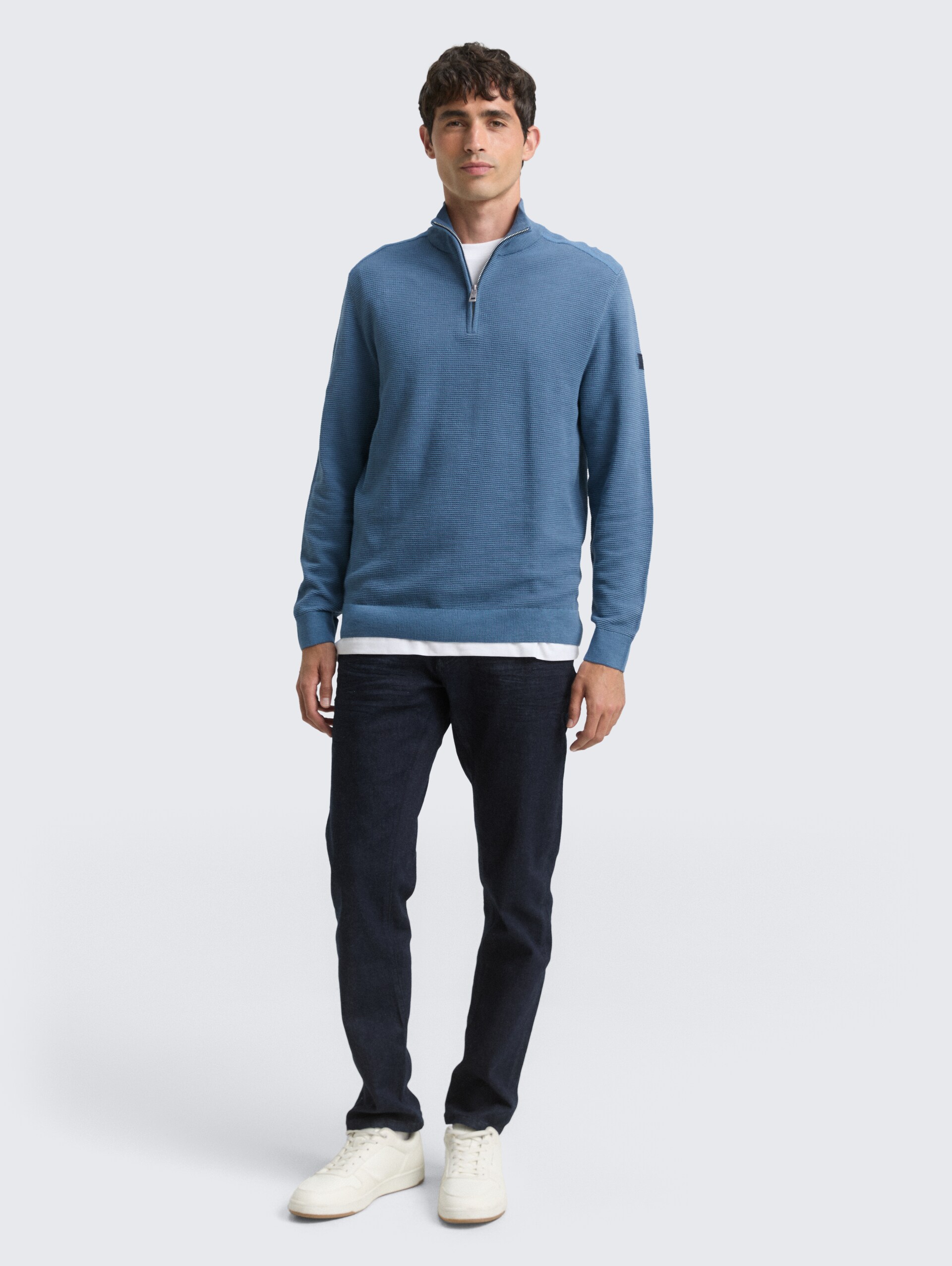 Troyer Strickpullover aus Baumwolle - Faded Uniform Blue - Model-Vorderansicht