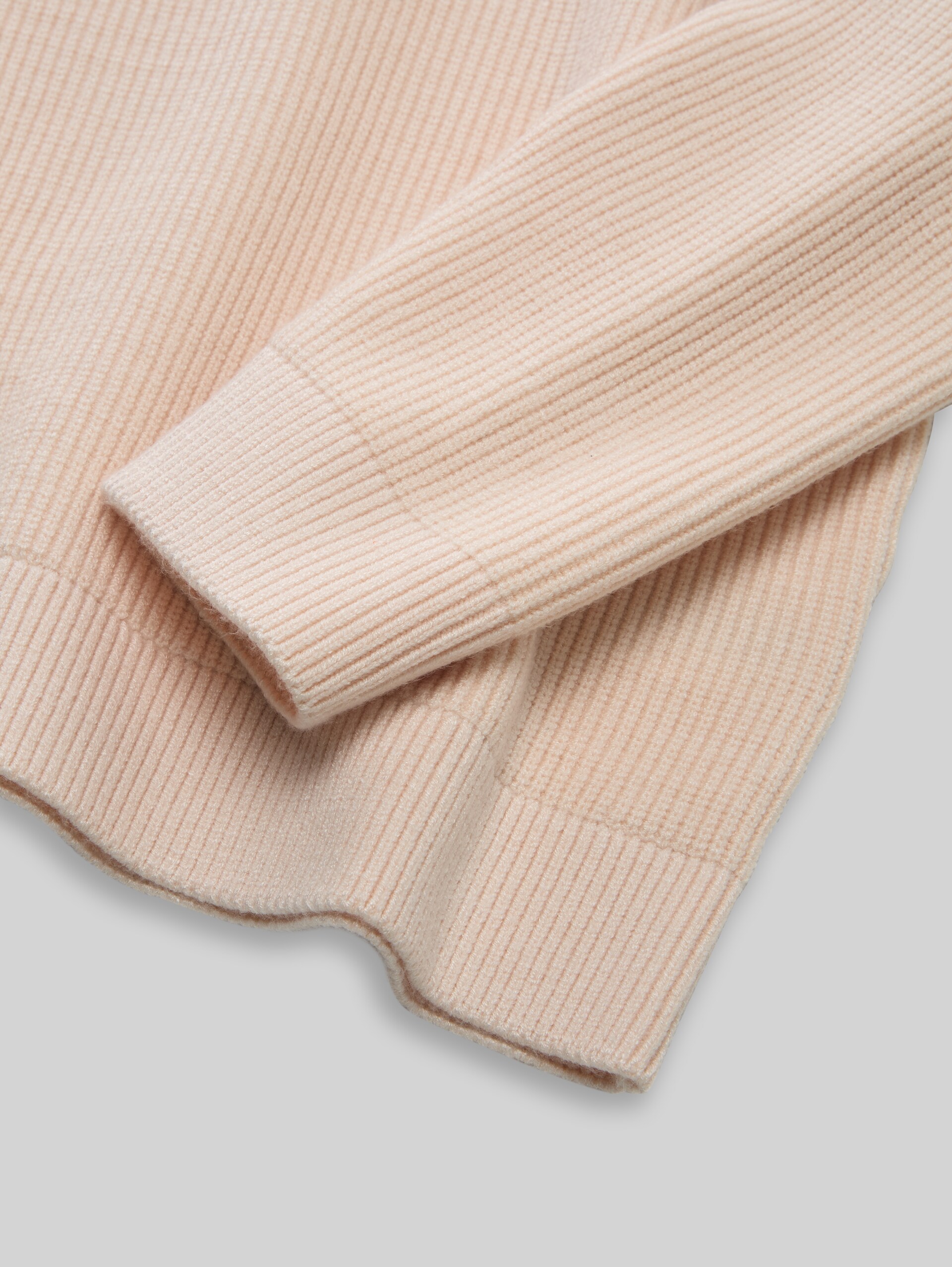 Turtleneck pullover made of knit - soft cream beige - Detail model view