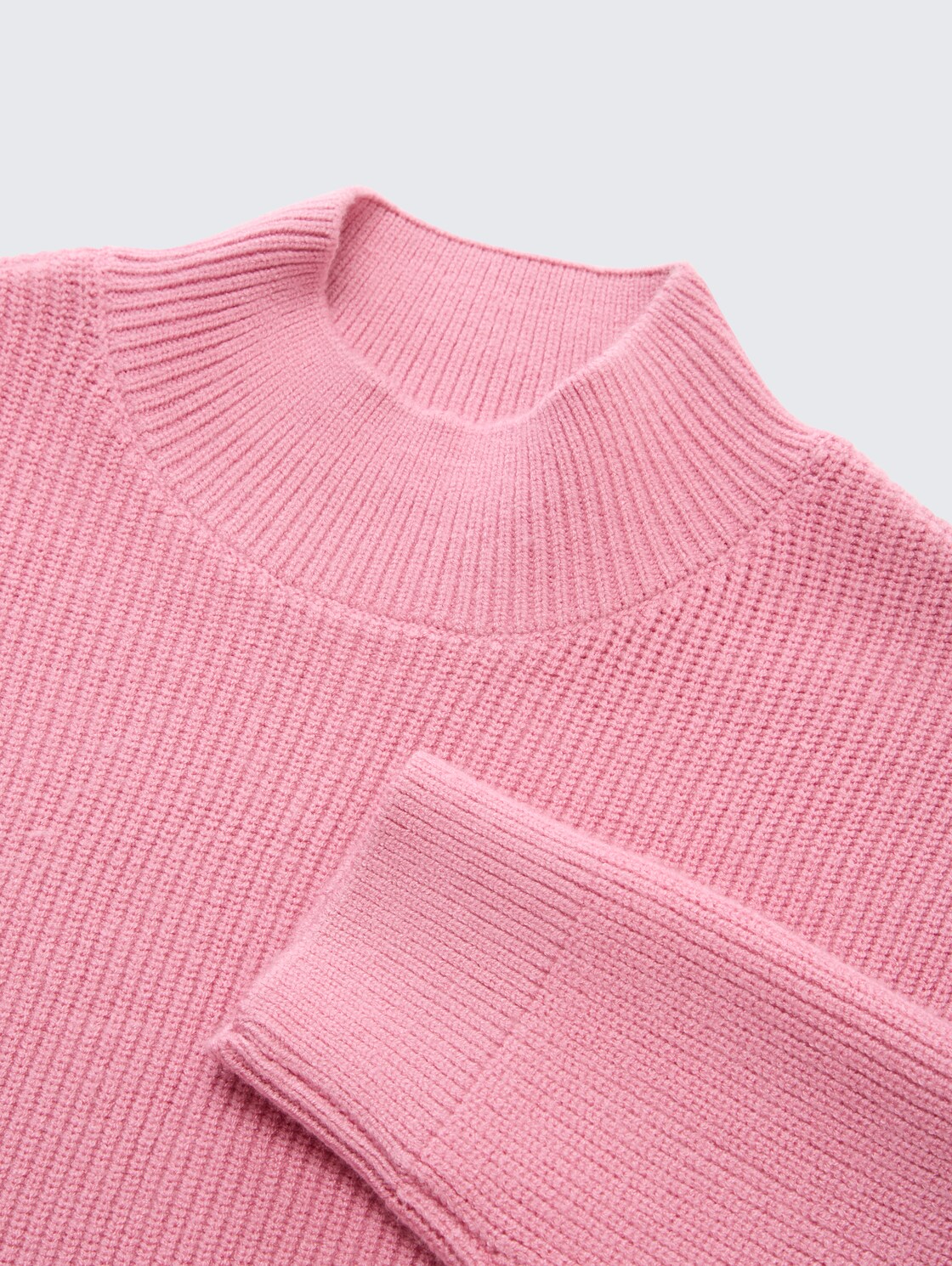 Strickpullover mit Stehkragen - soft tulip - Detail-Model-Ansicht