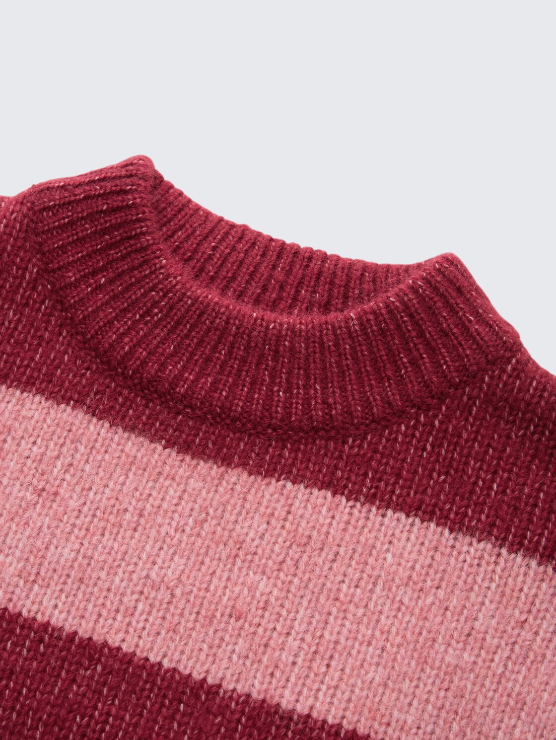 Cropped Strickpullover mit Colour Blocking - burgundy pink block stripe - Detail-Model-Ansicht
