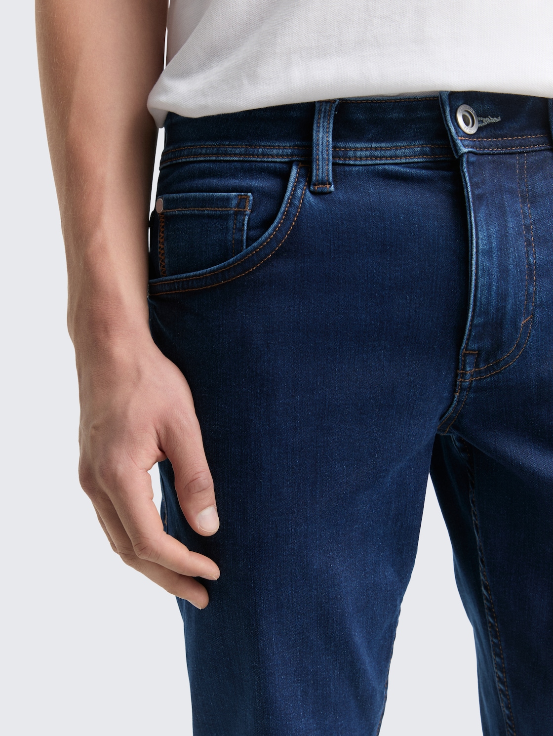 TTTROY SLIM Jeans mit Stretch - Clean Mid Stone Blue Denim - Detail-Model-Ansicht