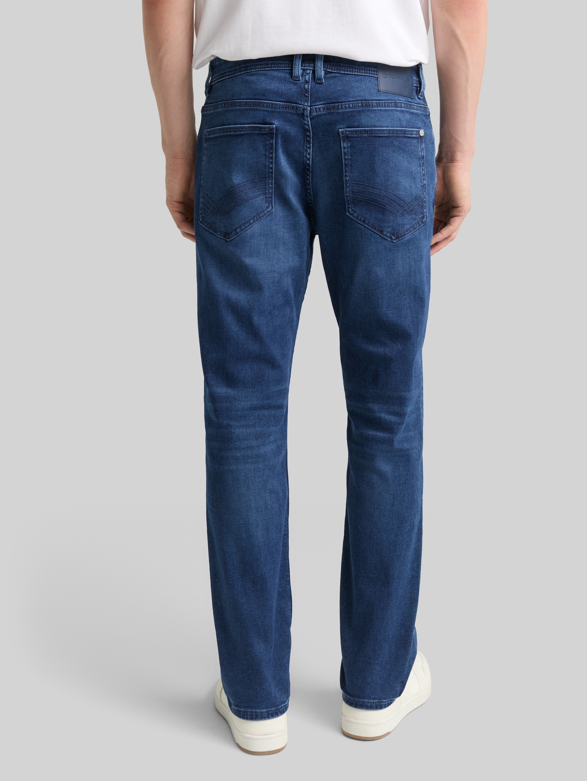 TTJOSH REGULAR SLIM-jeans - Used Mid Stone Blue Denim - Neklijn model-achteraanzicht