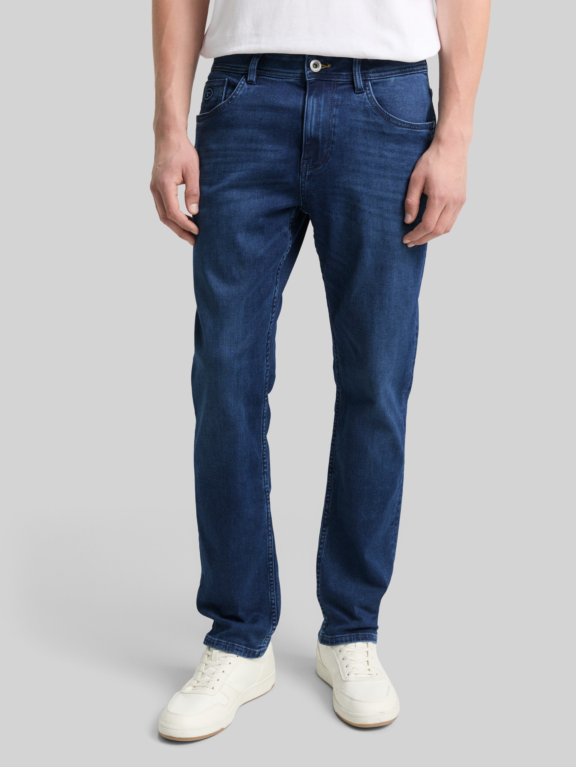TTJOSH REGULAR SLIM-jeans - Used Mid Stone Blue Denim - Nek model vooraanzicht