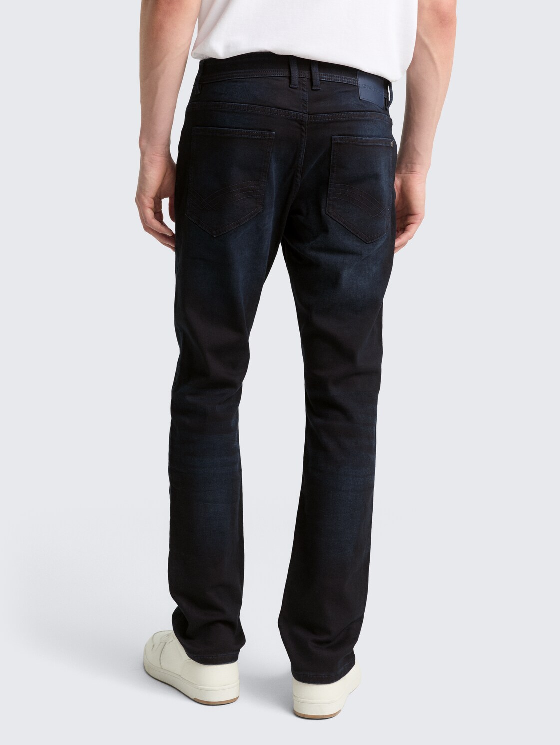TTJOSH REGULAR SLIM Jeans - dark stone blue black denim - Auschnitt Model-Rückansicht