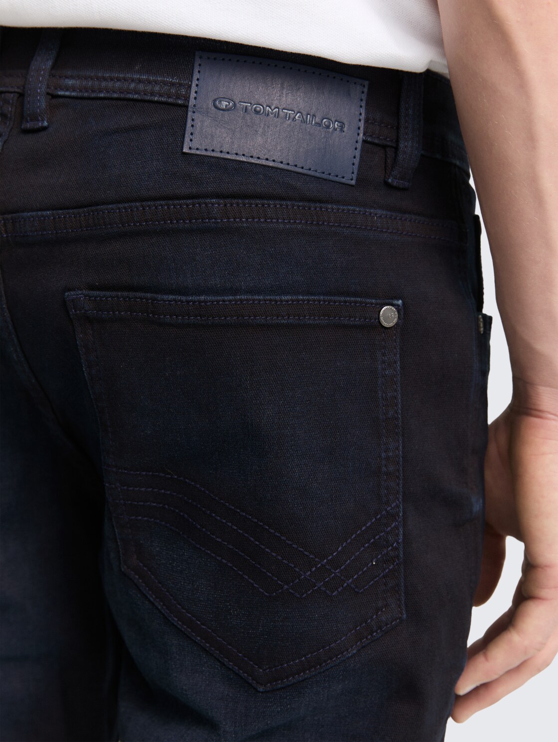 TTJOSH REGULAR SLIM Jeans - dark stone blue black denim - Detail-Model-Ansicht