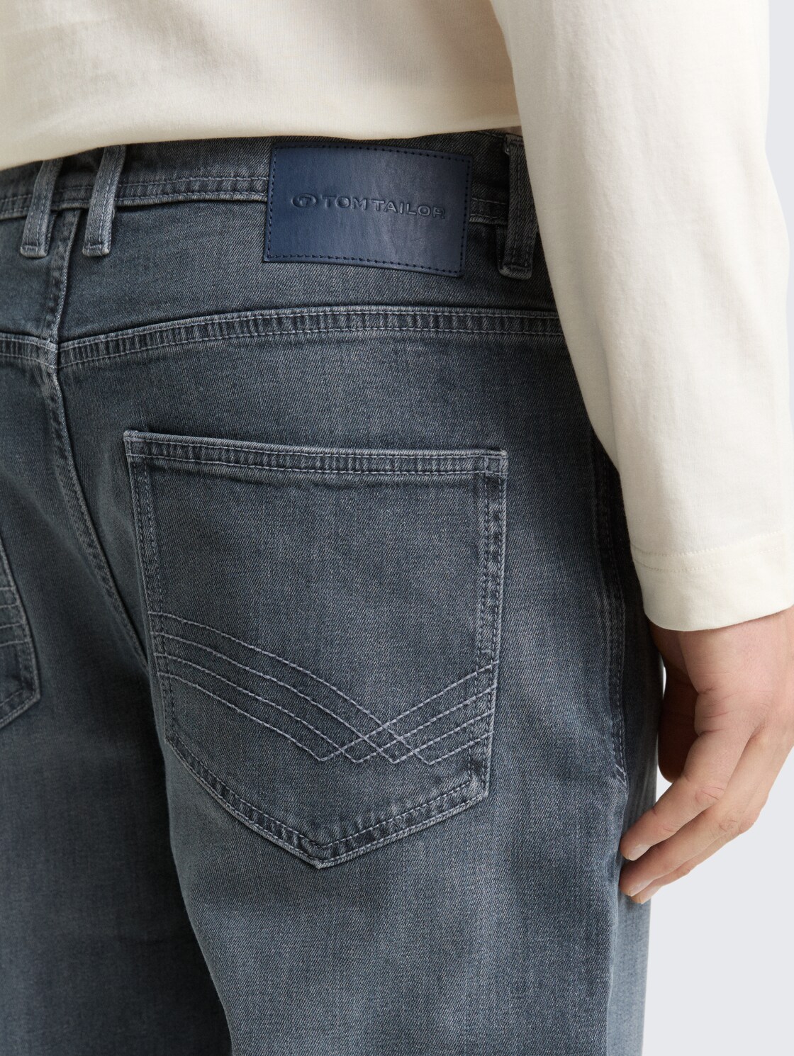TTMORRIS RELAXED Jeans - mid stone blue grey denim - Detail-Model-Ansicht