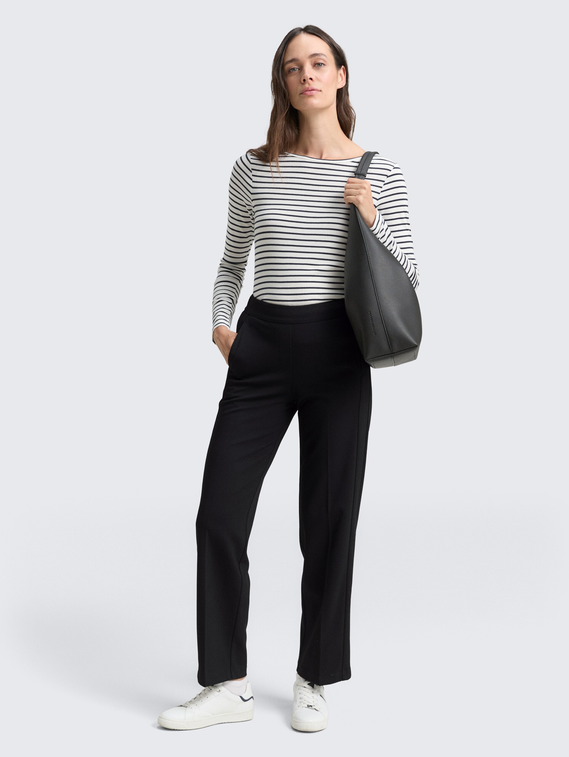TTMIA STRAIGHT broek - deep black - Model vooraanzicht
