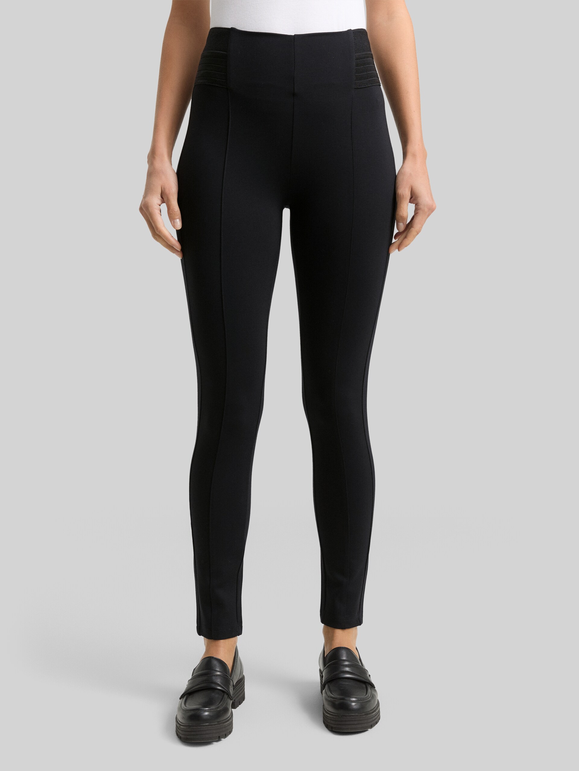 Treggings Hose mit elastischem Bund - deep black - Ausschnitt Model-Vorderansicht