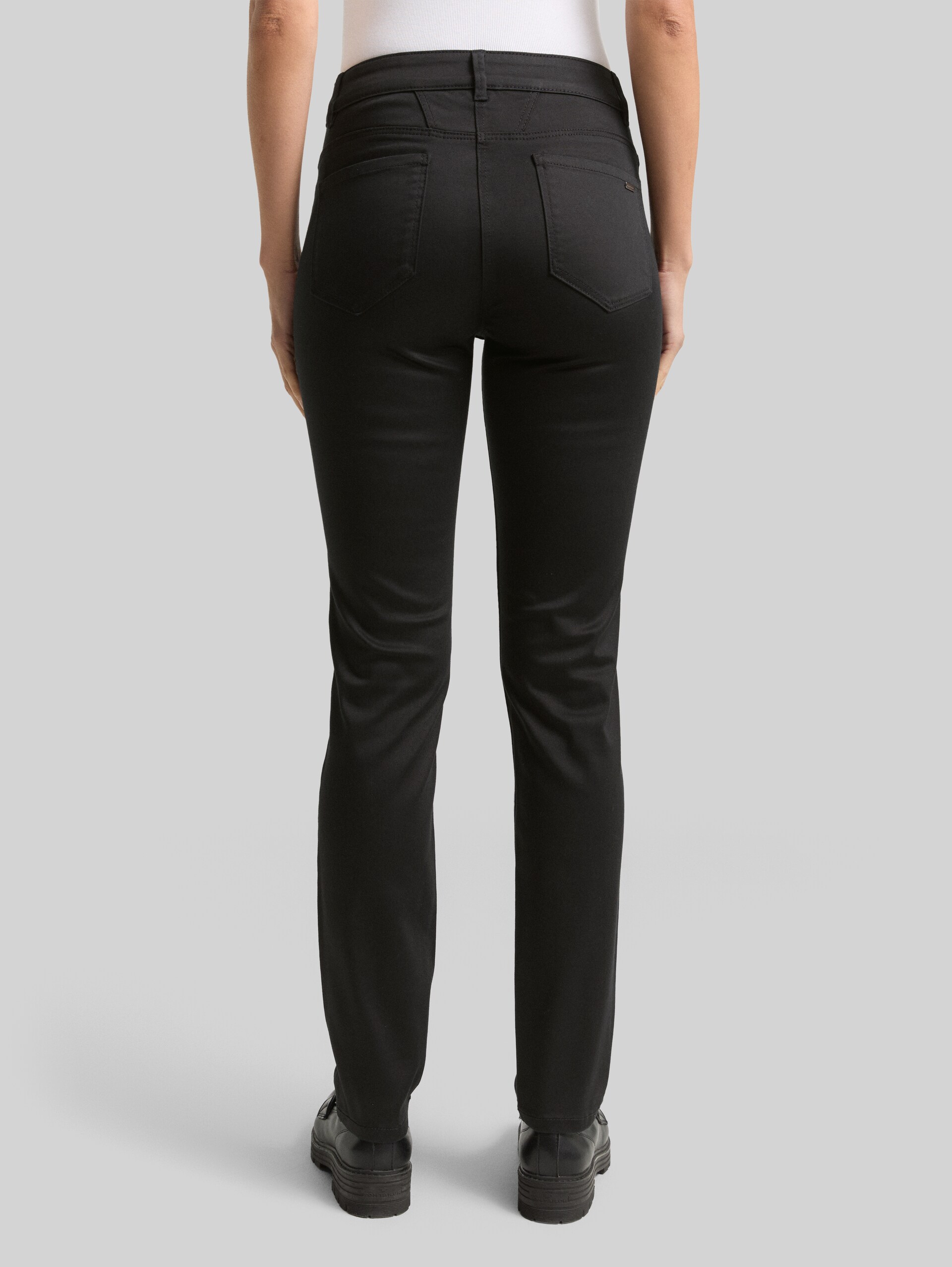 TTEDDA SLIM trousers - deep black - Neckline model-back view