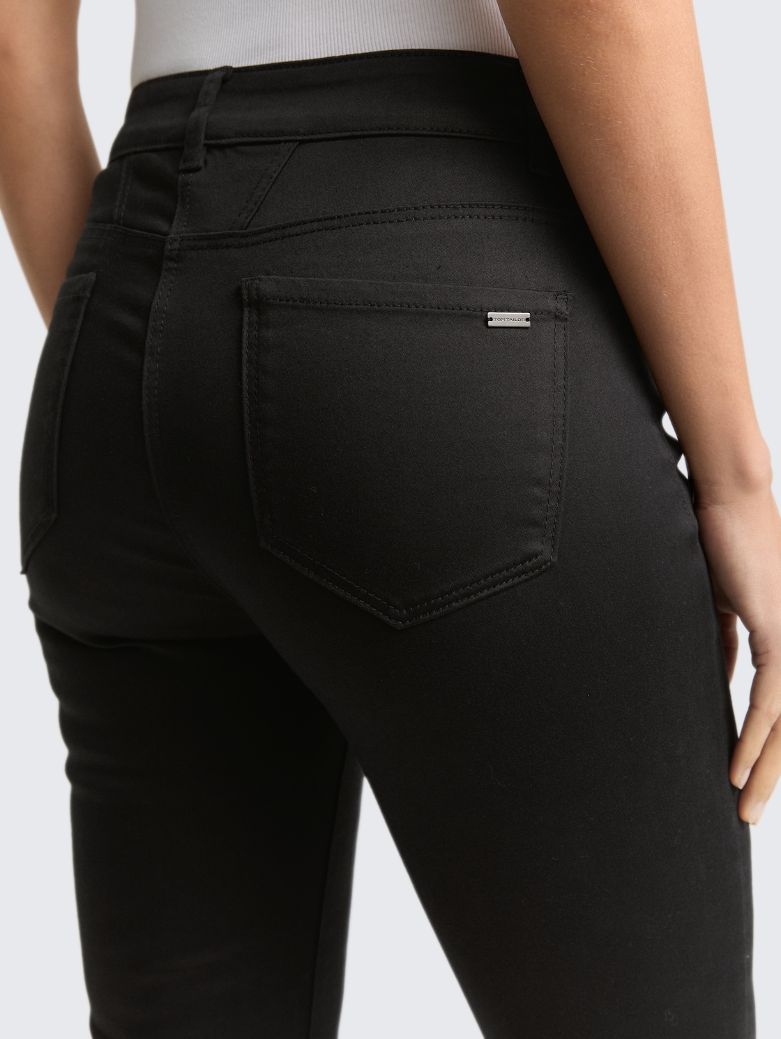 TTEDDA SLIM Hose - deep black - Detail-Model-Ansicht