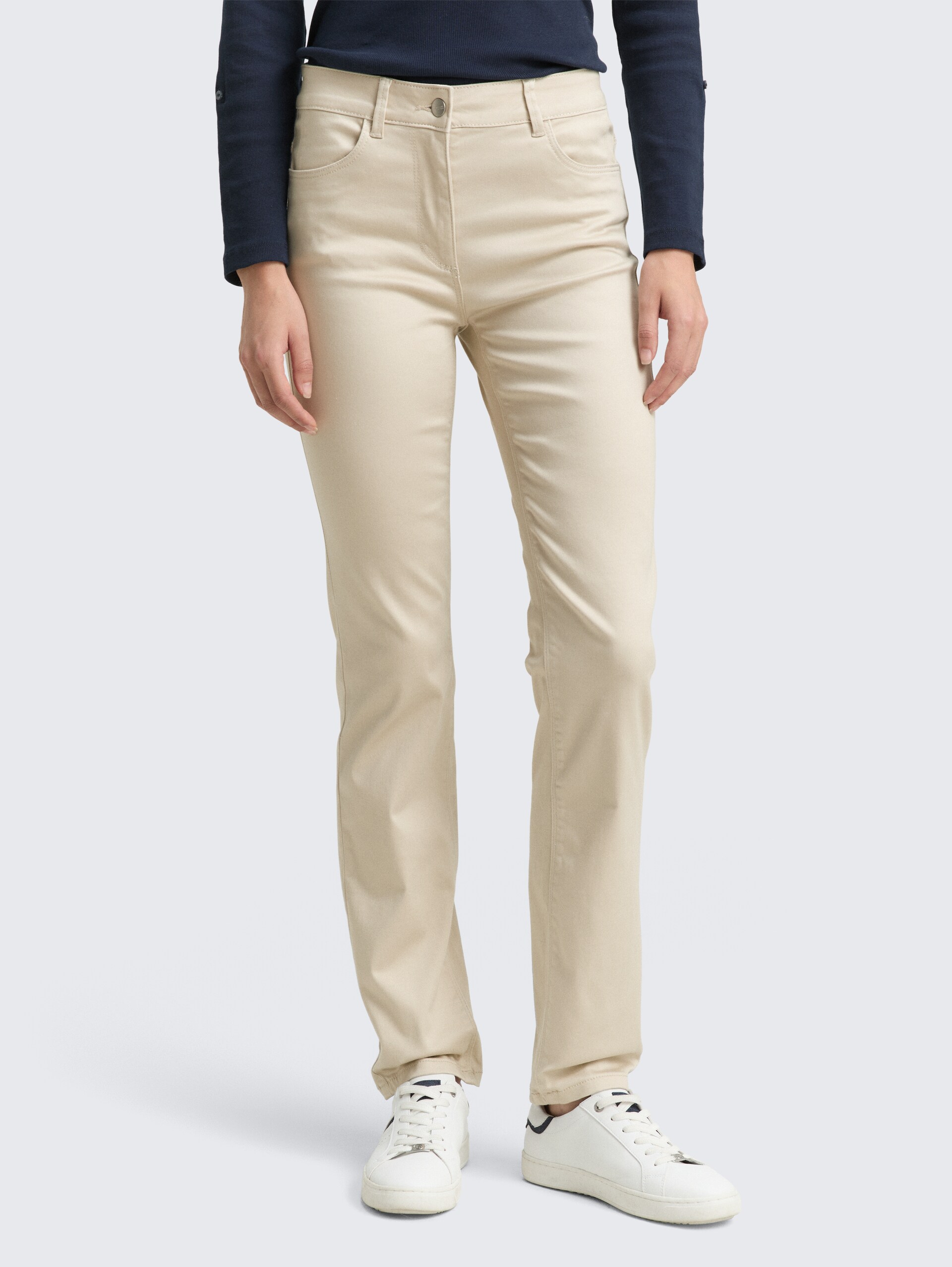 TTEDDA SLIM Hose - sand stone beige - Ausschnitt Model-Vorderansicht