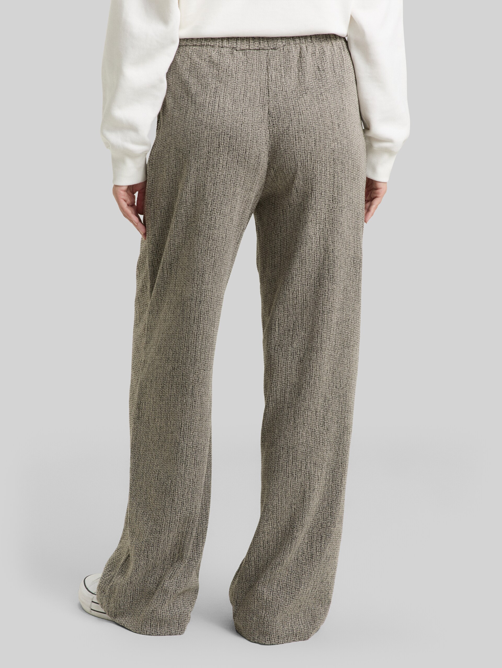Loose wide trousers - beige black structure - Neckline model-back view