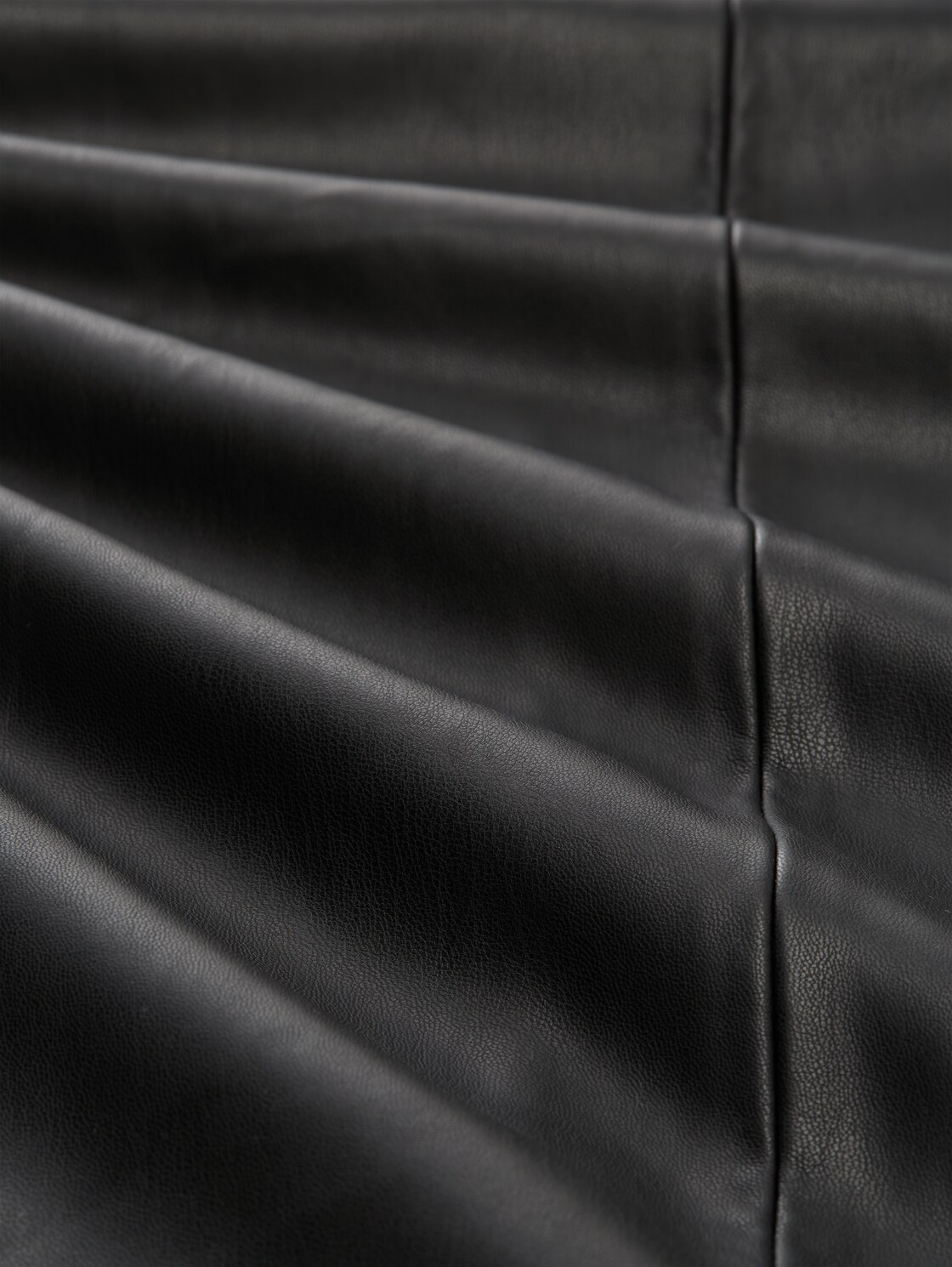 Culotte Hose in Lederoptik - deep black - Material-Ansicht