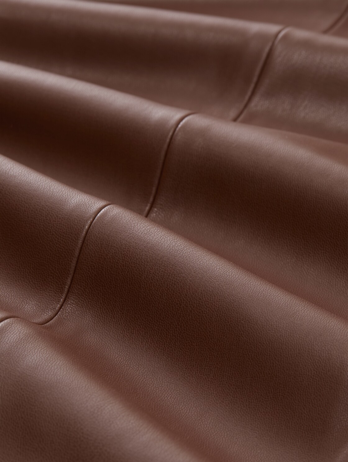 Culotte Hose in Lederoptik - dark pecan brown - Material-Ansicht