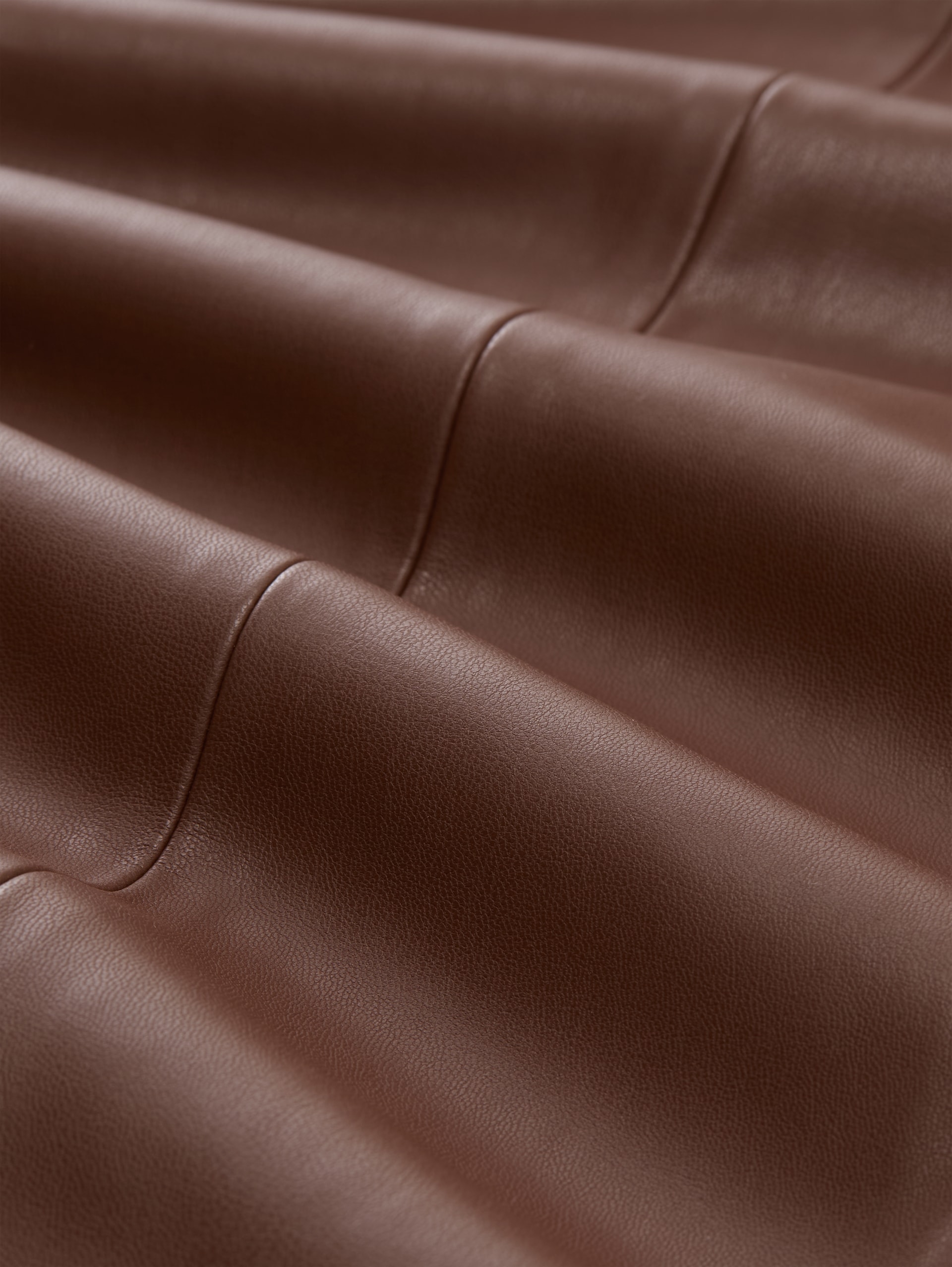 Culotte trousers in leather look - dark pecan brown - Material view