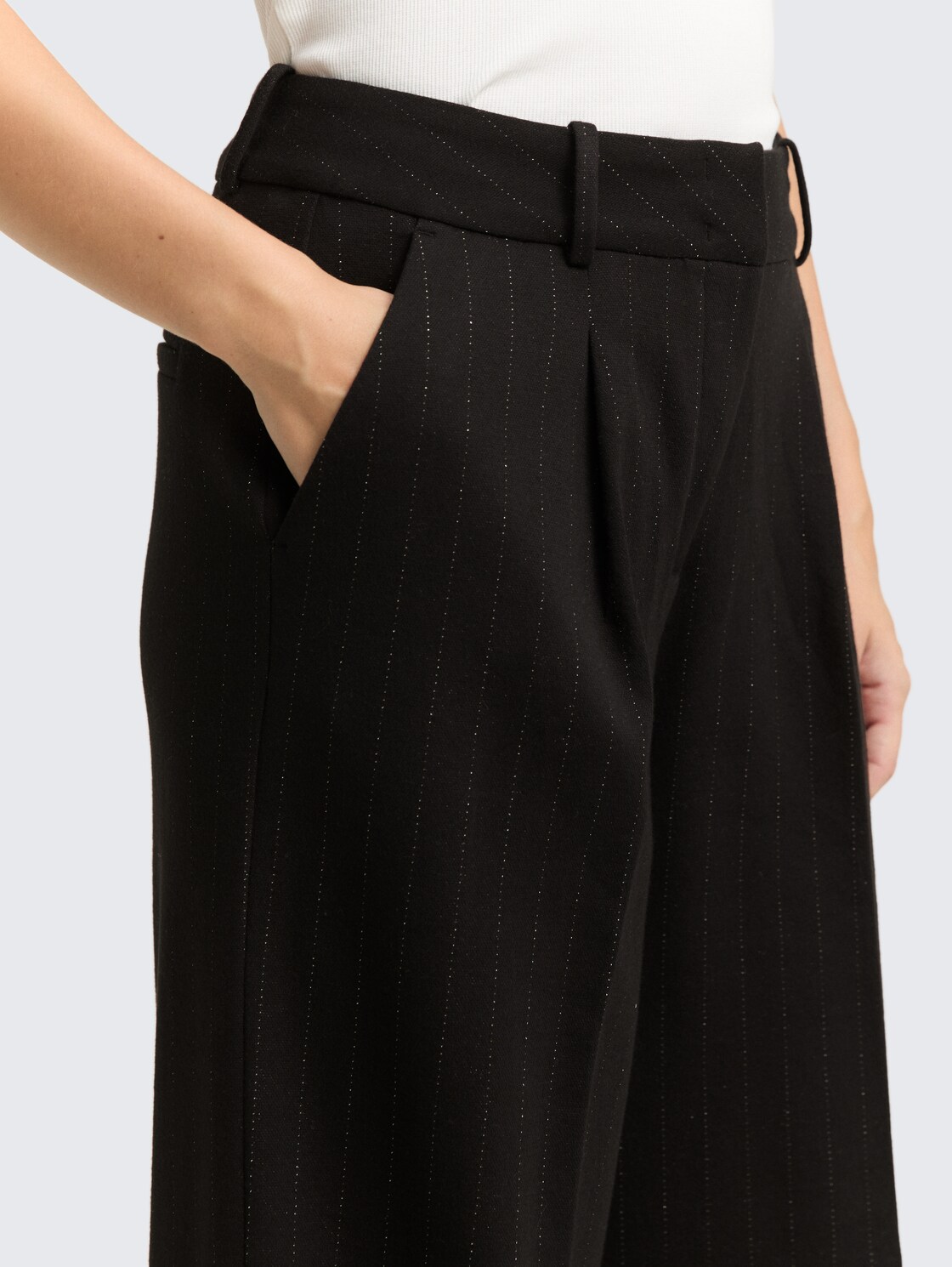 TTLEA WIDE Hose mit Glitzer-Effekt - pinstripe with lurex - Detail-Model-Ansicht