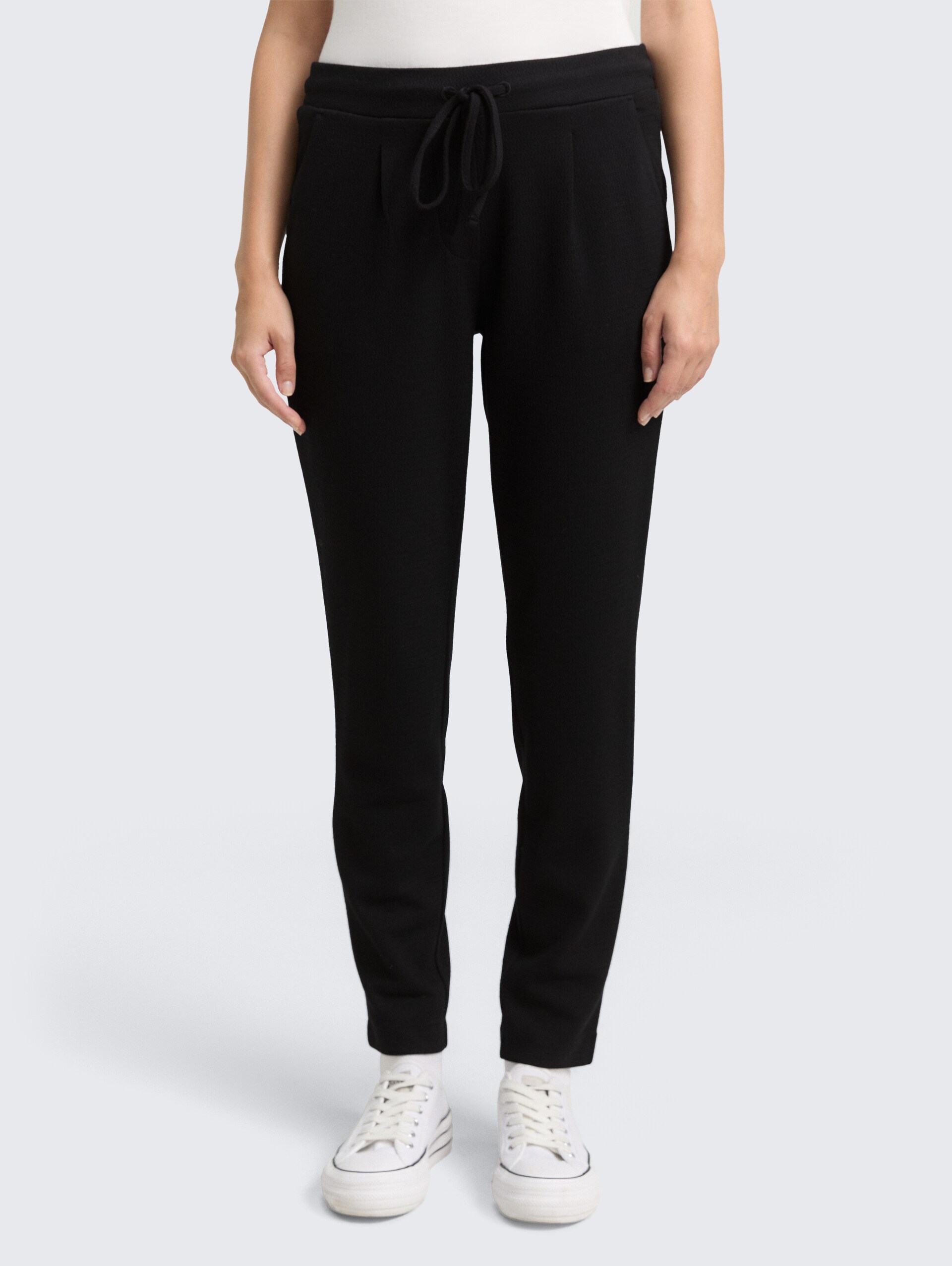 Loose Slim Jacquard Hose mit Kordelzug - deep black - Ausschnitt Model-Vorderansicht
