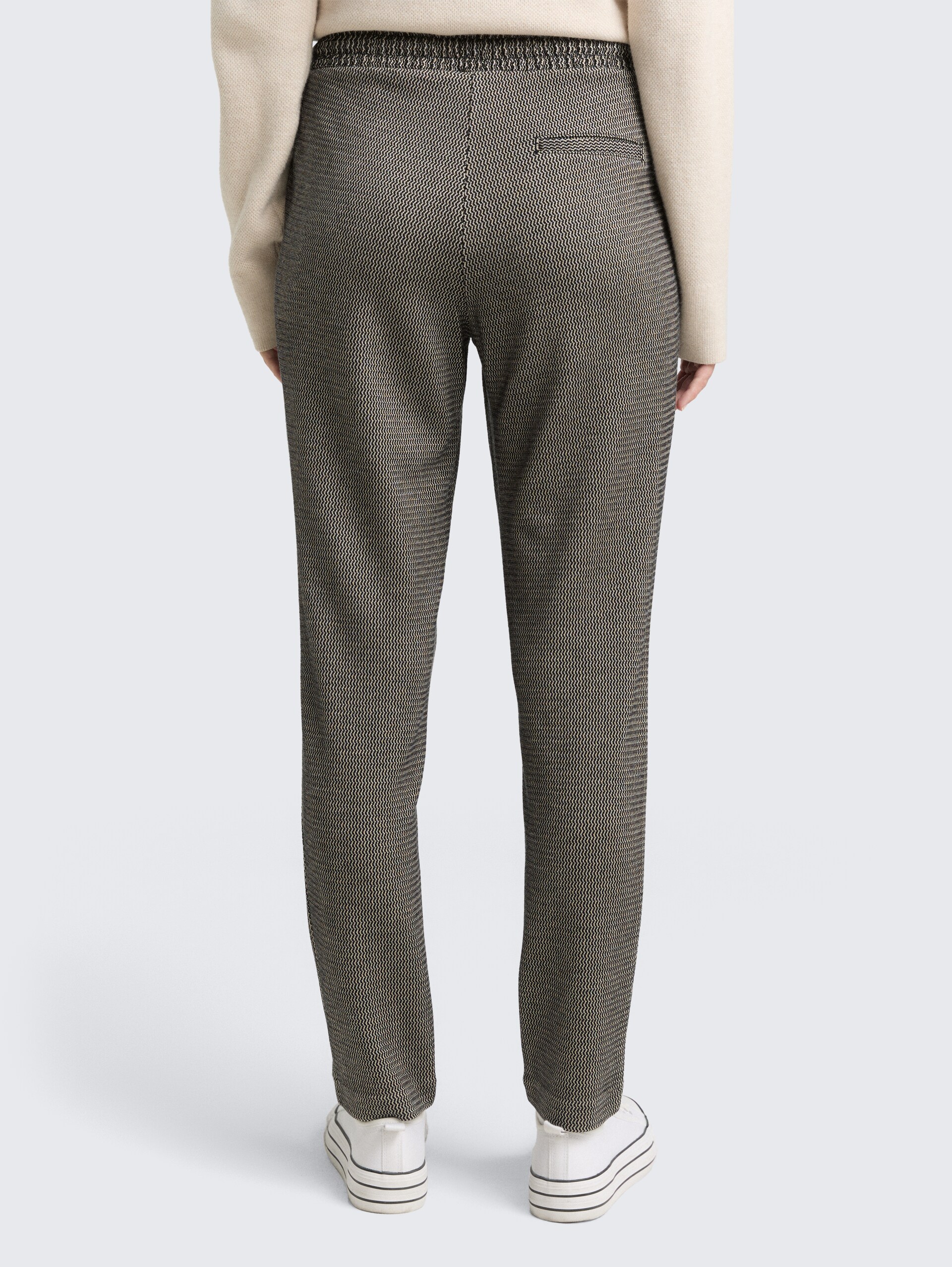 Loose Slim Jacquard Hose mit Kordelzug - black beige wave structure - Auschnitt Model-Rückansicht