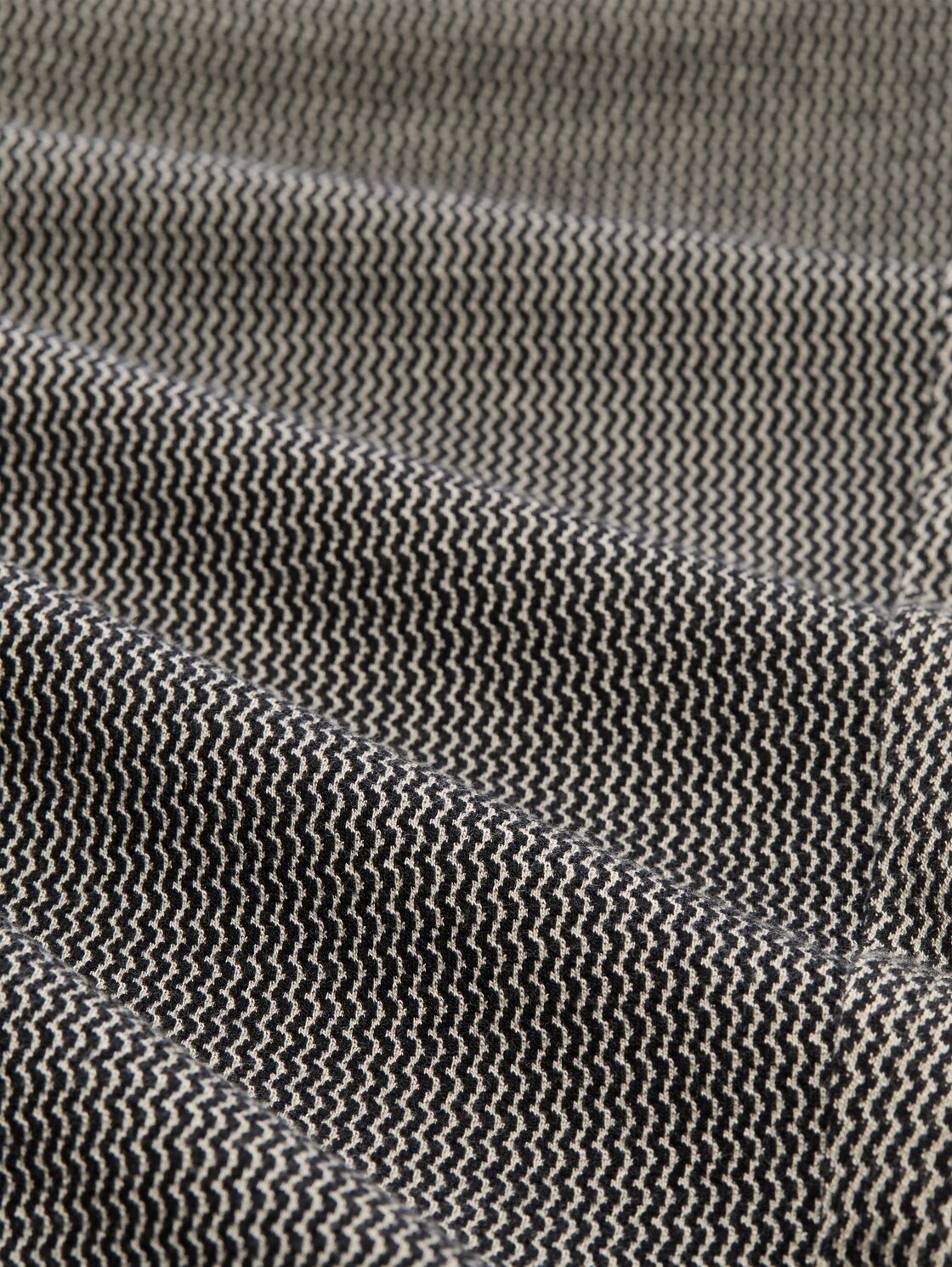 Loose Slim Jacquard Hose mit Kordelzug - black beige wave structure - Material-Ansicht