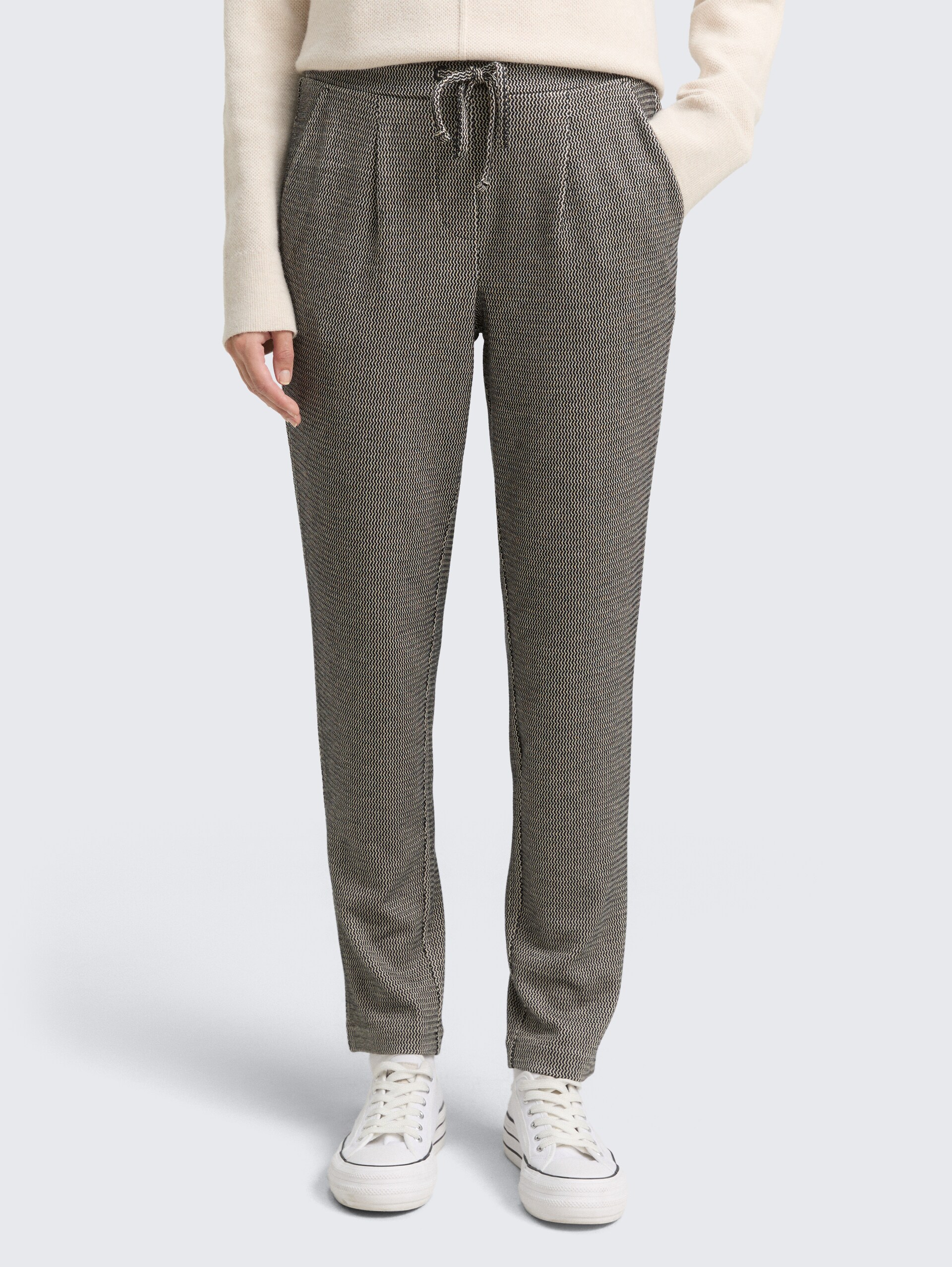 Loose Slim Jacquard Hose mit Kordelzug - black beige wave structure - Ausschnitt Model-Vorderansicht