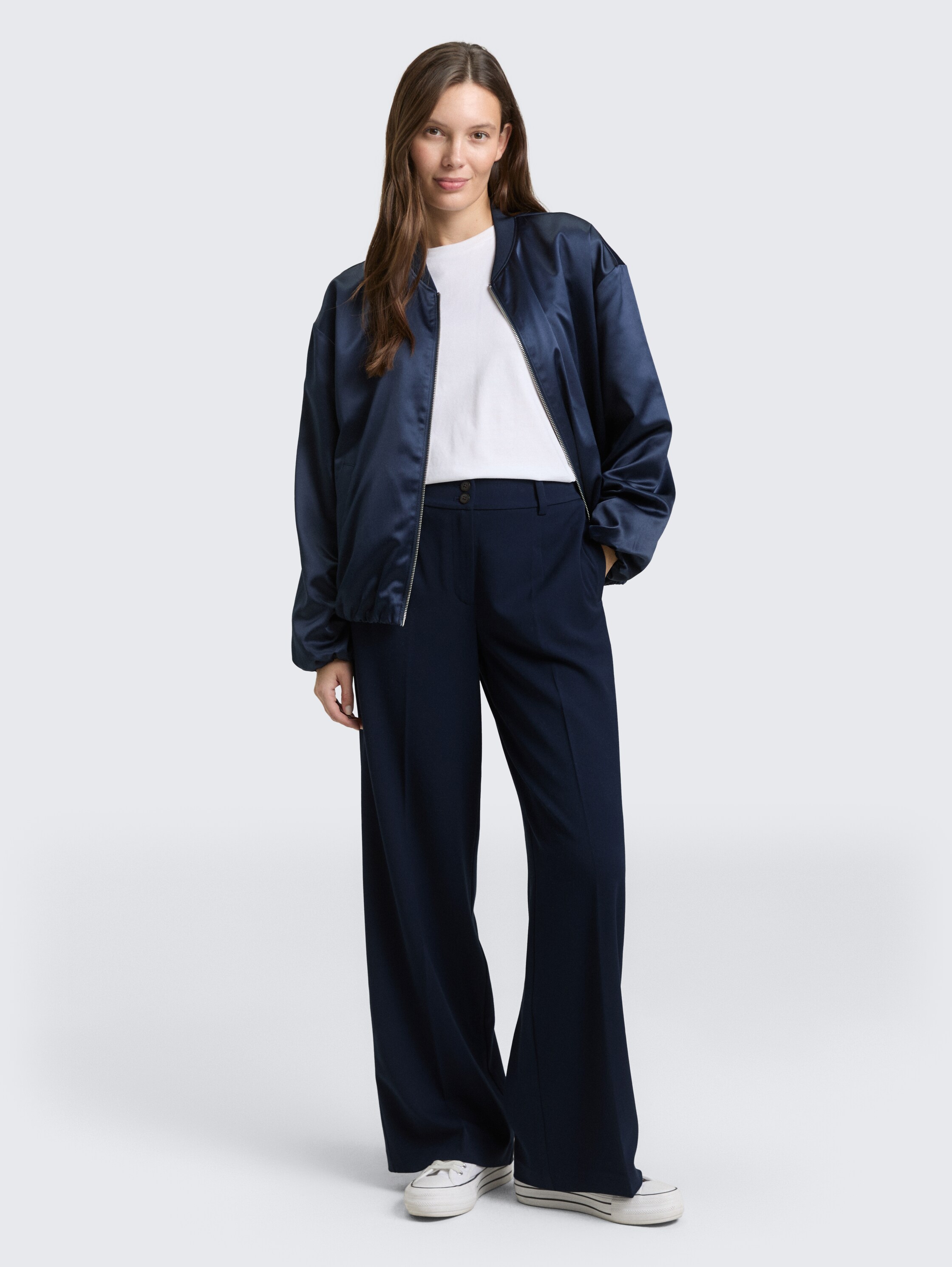 TTLEA WIDE Hose mit Bügelfalte - sky captain blue - Model-Vorderansicht