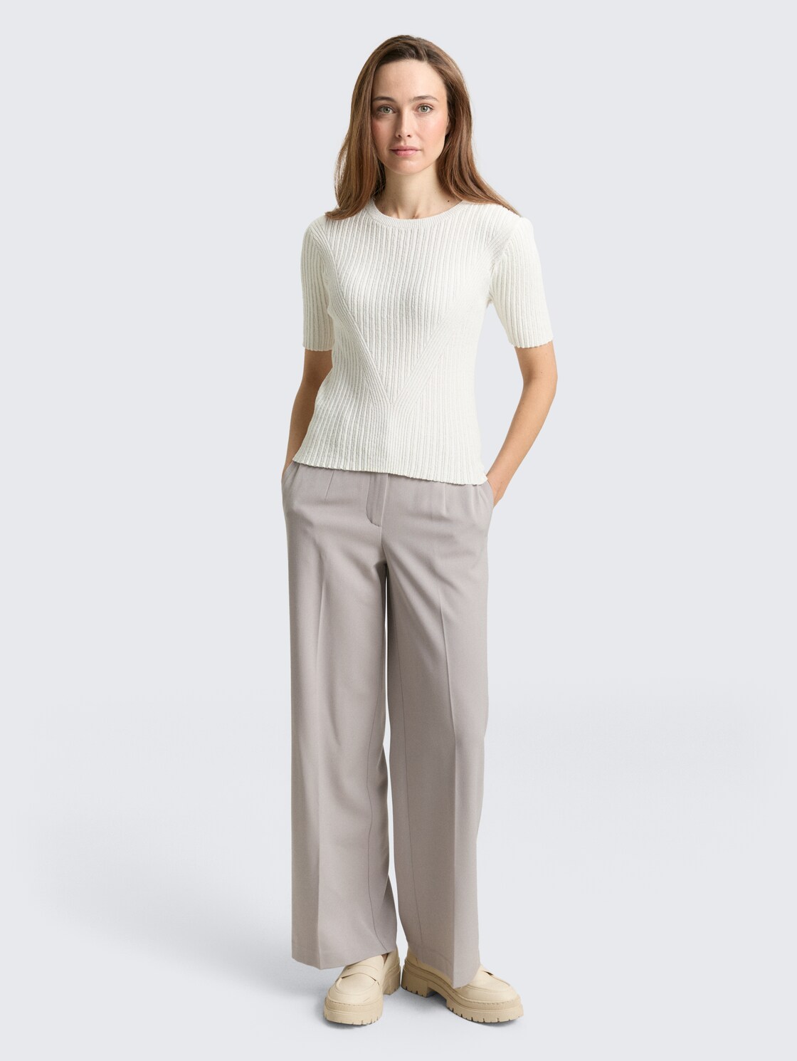 TTLEA WIDE Hose mit Bügelfalte - dark clouds grey - Model-Vorderansicht