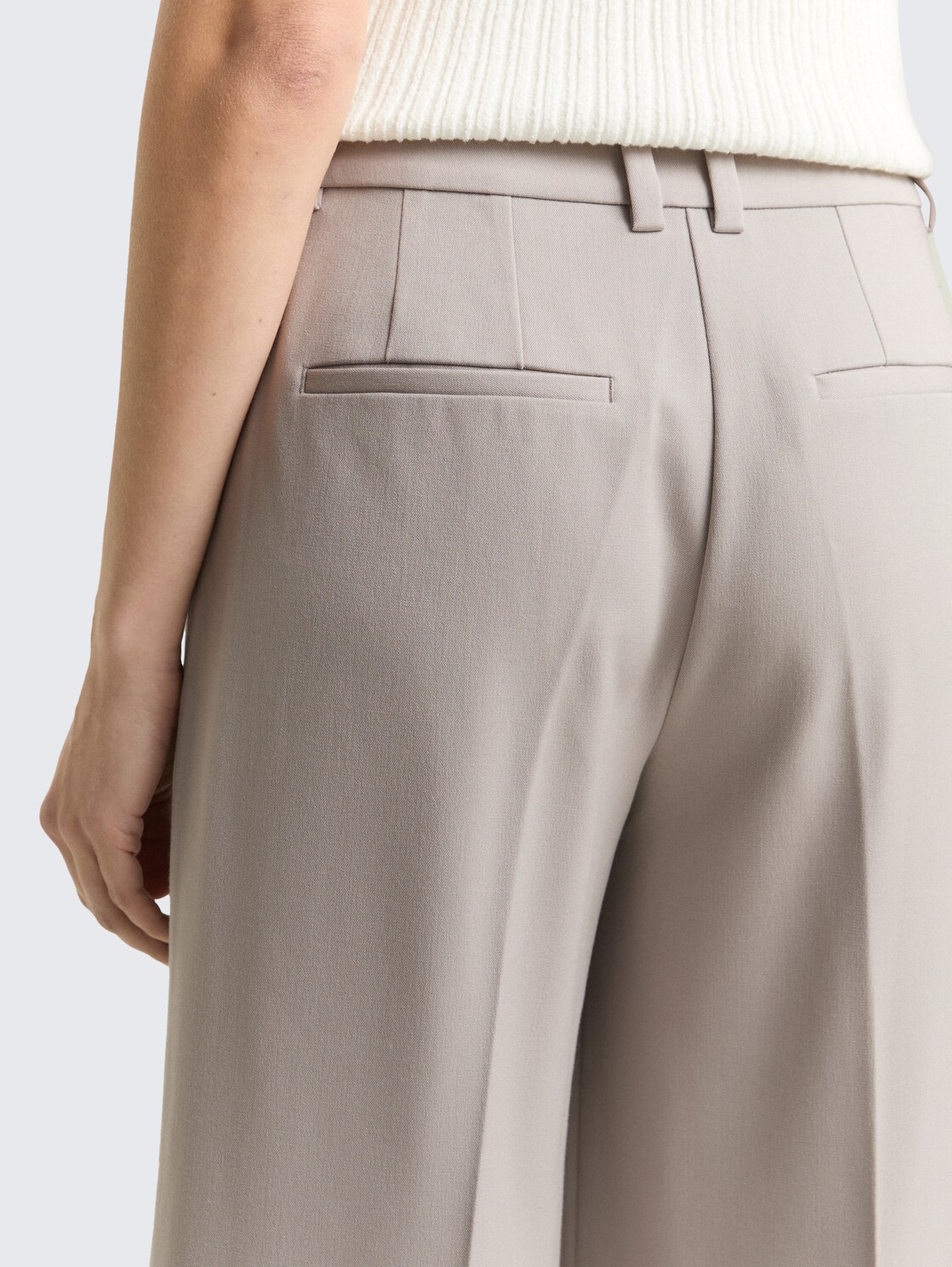 TTLEA WIDE Hose mit Bügelfalte - dark clouds grey - Detail-Model-Ansicht
