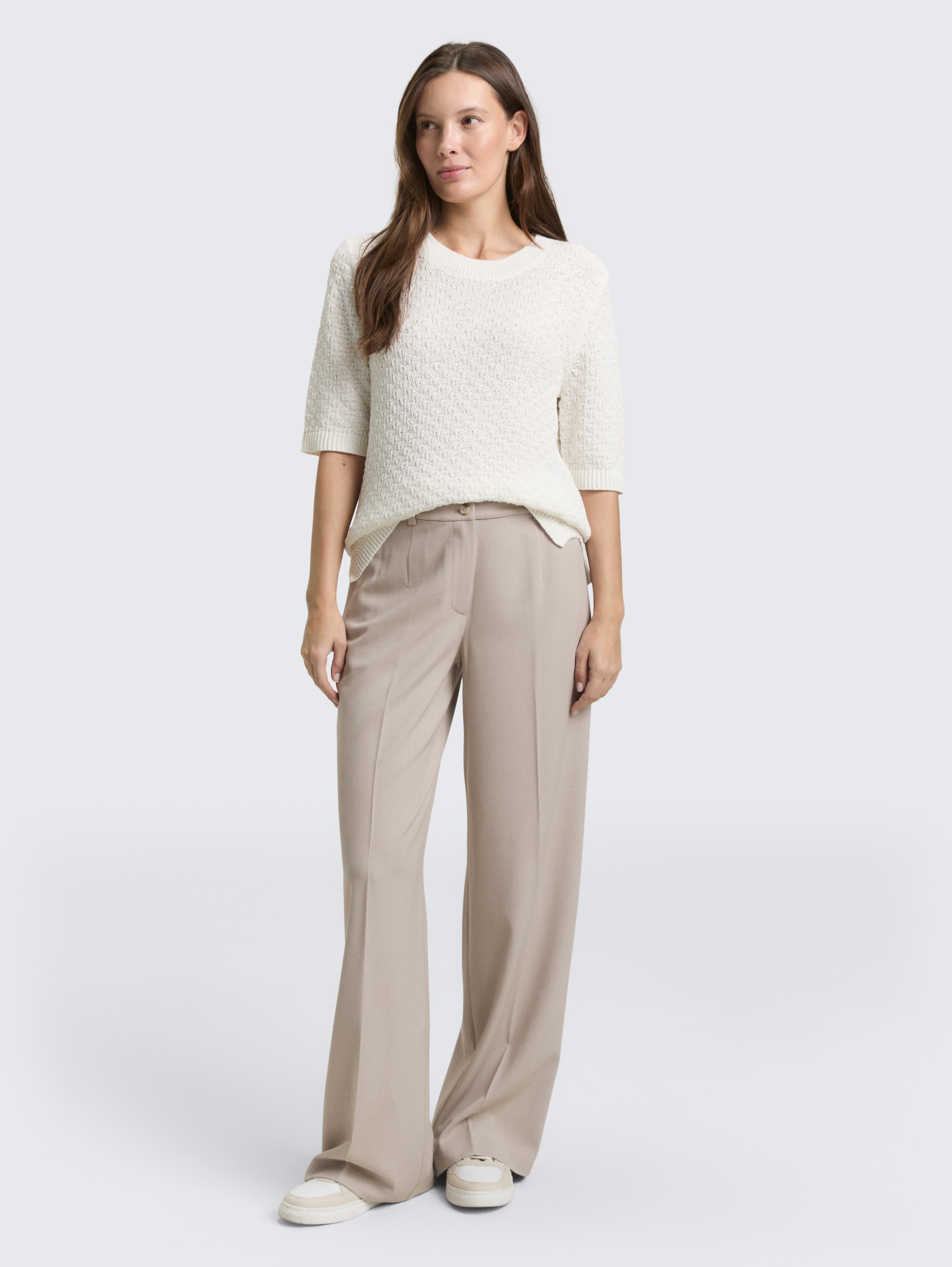 TTLEA WIDE Hose mit Bügelfalte - soft taupe grey melange - Model-Vorderansicht