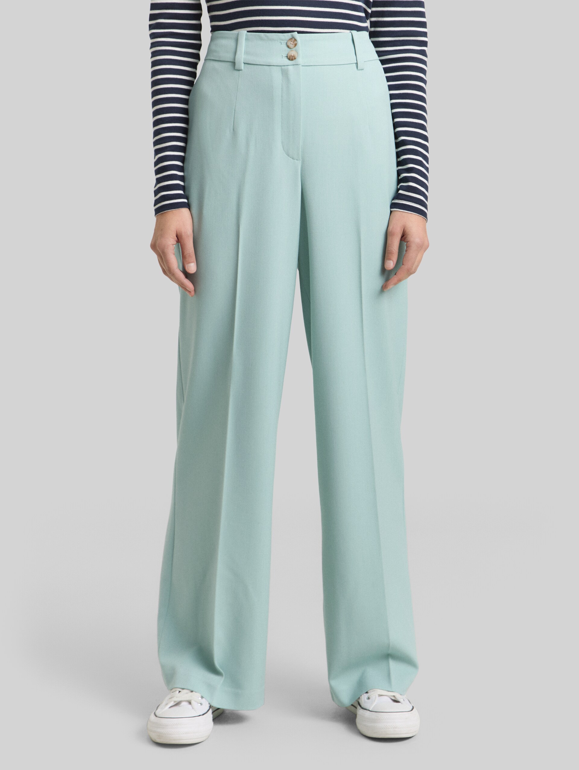 TTLEA WIDE Trousers with crease - blue haze melange - Neckline model front view