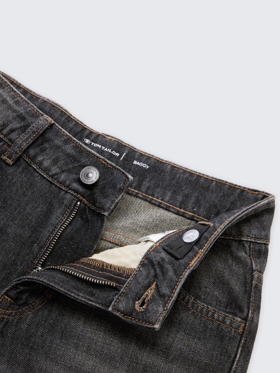 Baggy Jeans - used dark stone black denim - Detail-Model-Ansicht