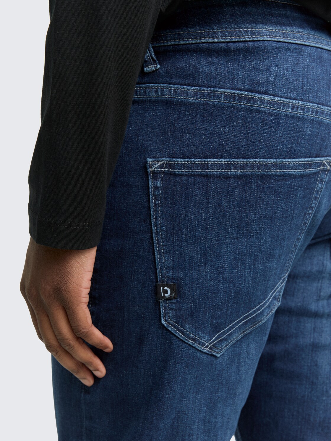 TTBRYDEN TAPERED Jeans mit Stretch - mid stone bright blue denim - Detail-Model-Ansicht