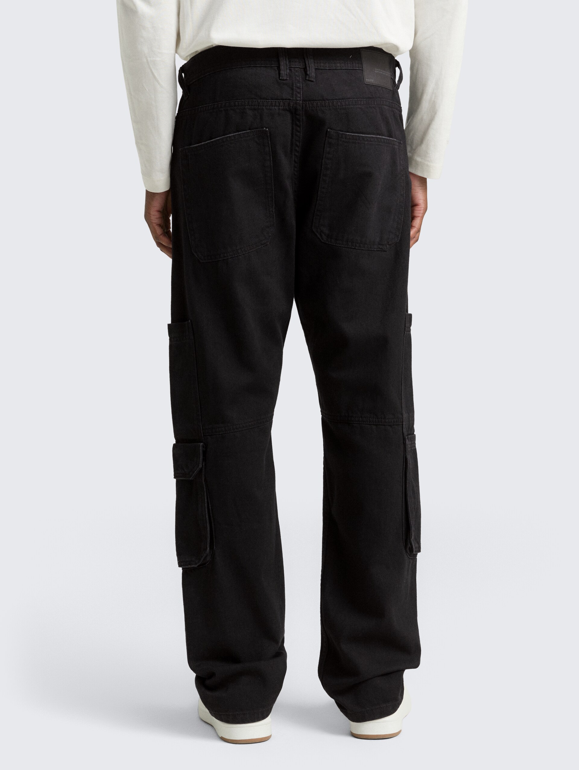 TTWAYLEN RELAXED Cargo Jeans - dark stone black black denim - Auschnitt Model-Rückansicht