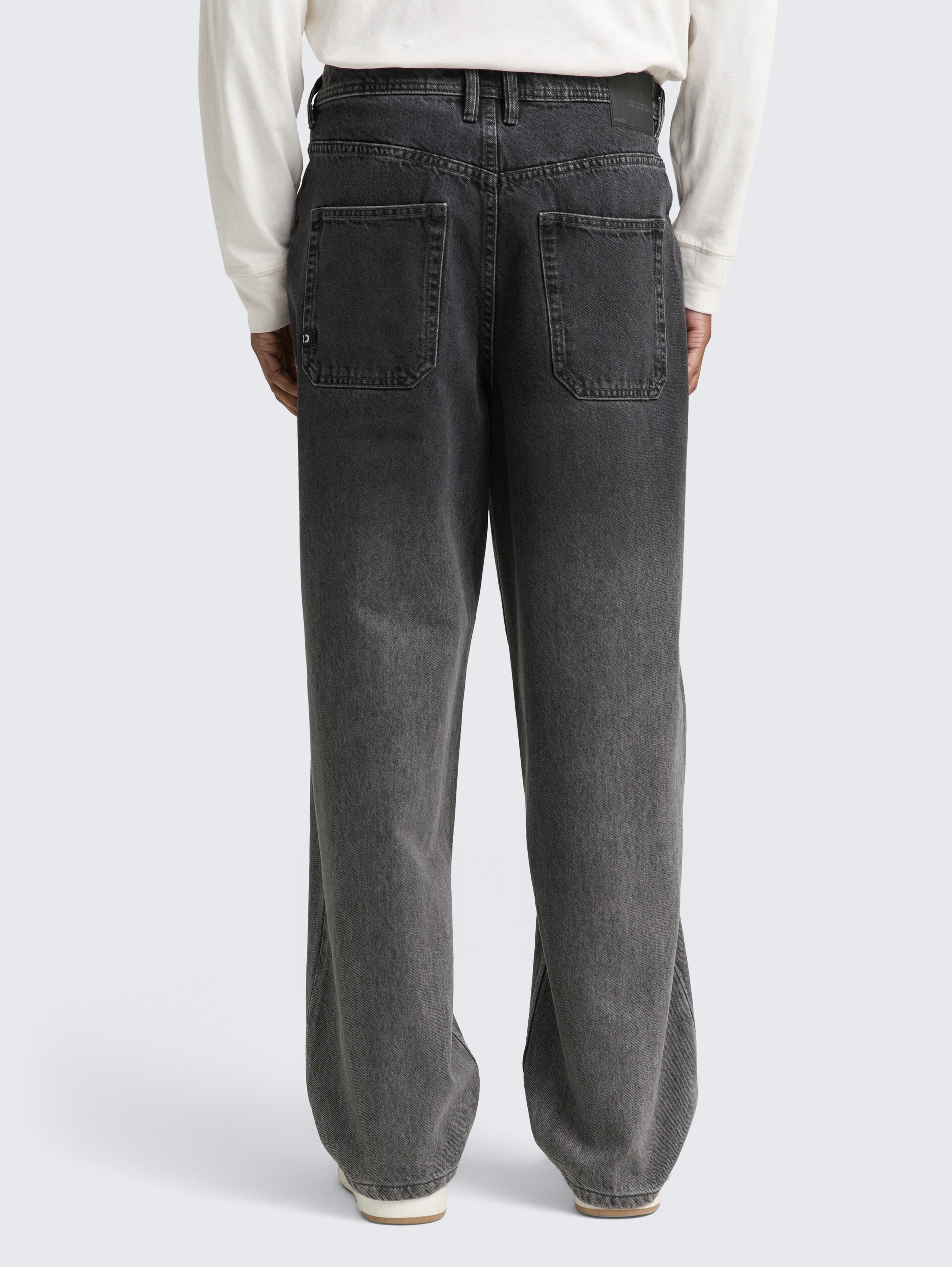 TTELLIOT BAGGY Jeans - black grey gradient denim - Auschnitt Model-Rückansicht