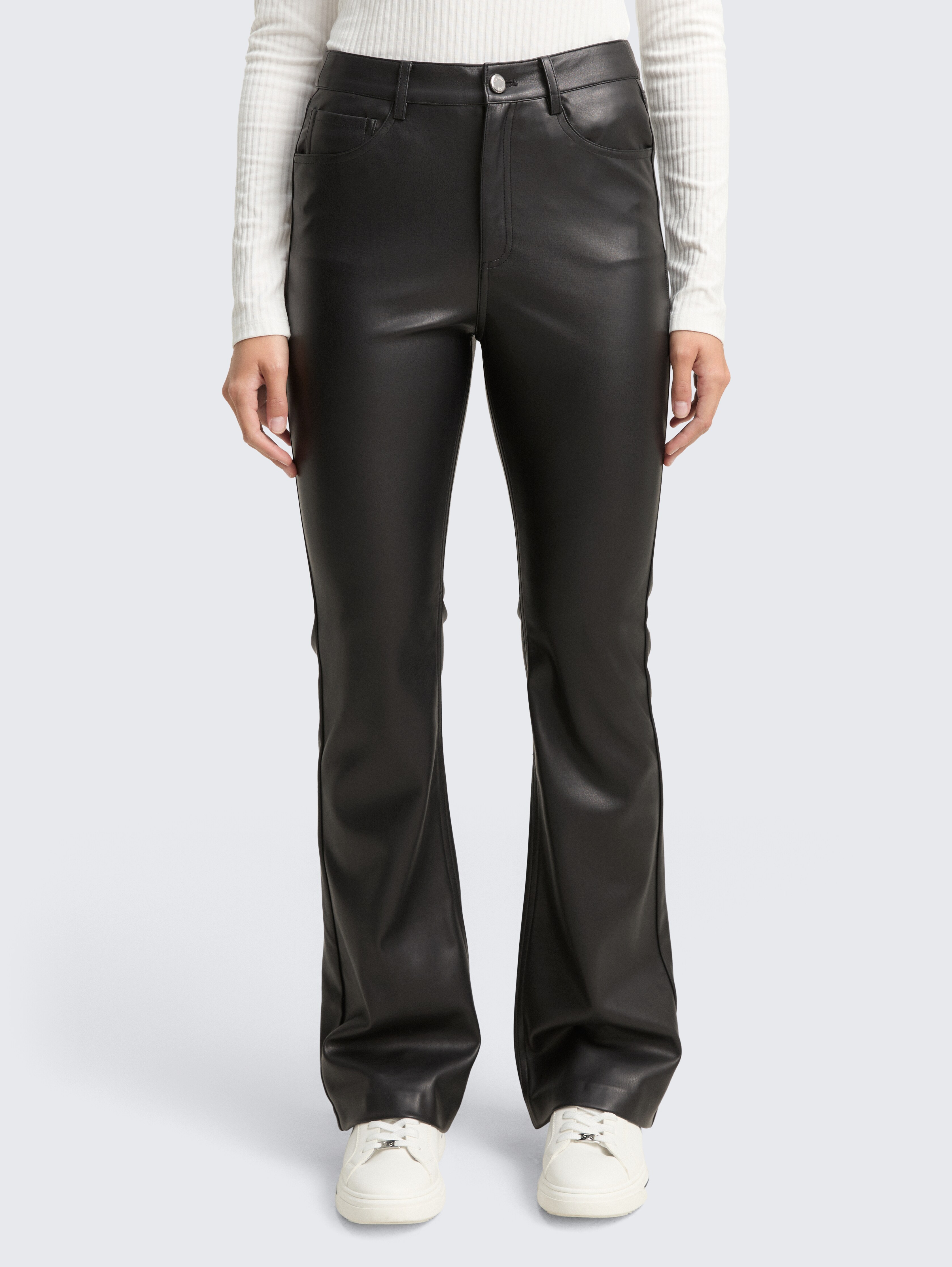 Flared Hose in Lederoptik von Denim Female, deep black