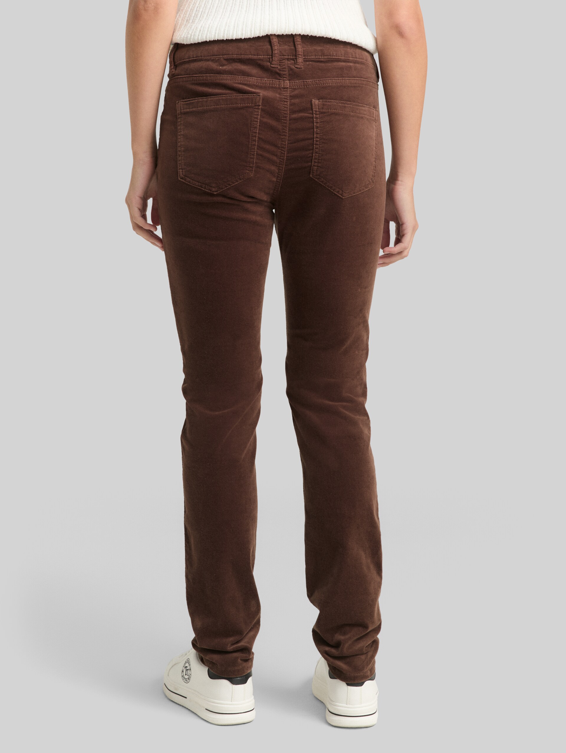 TTNELA EXTRA SKINNY Samthose - soft chocolate brown - Auschnitt Model-Rückansicht