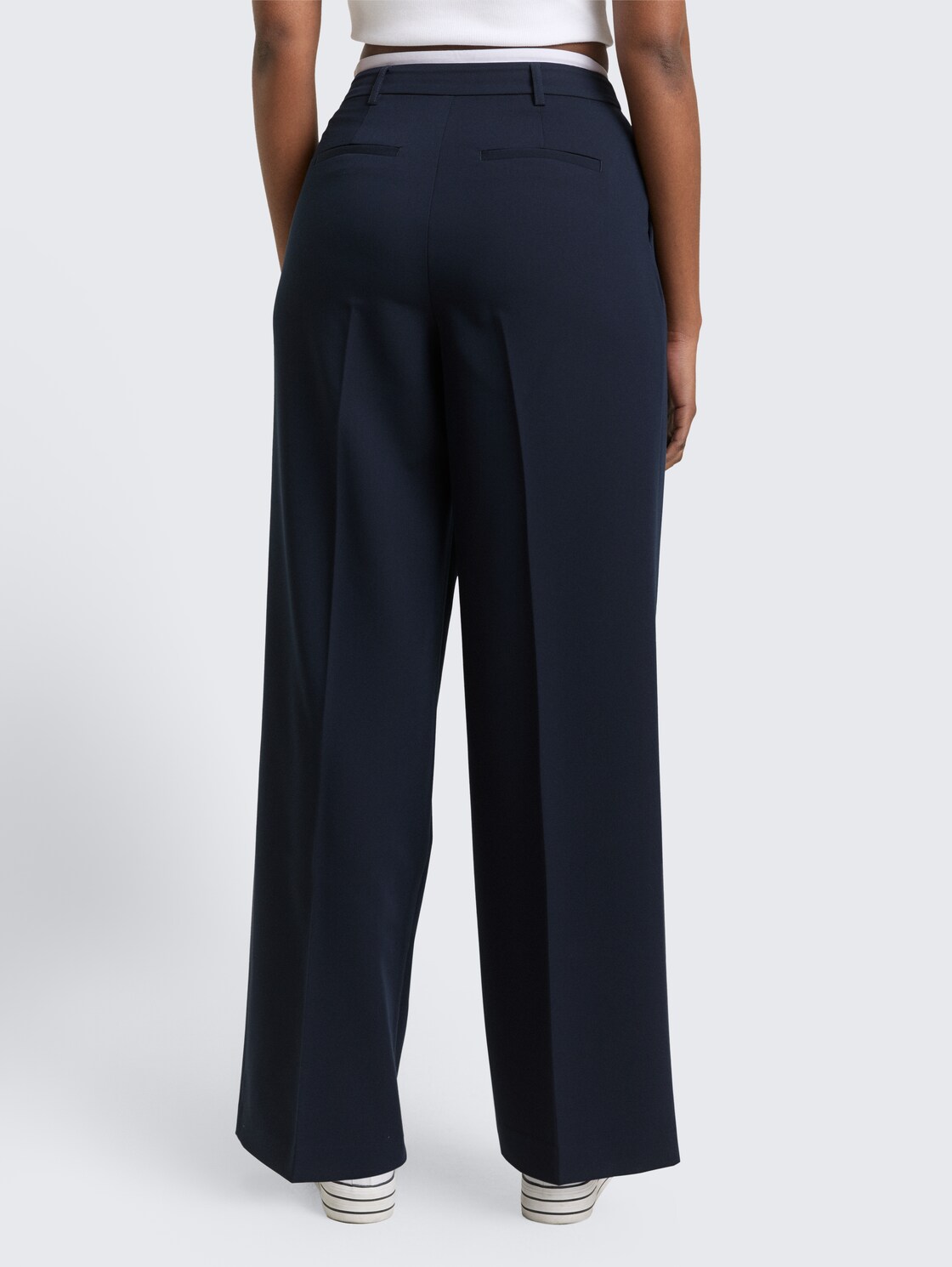 Wide Leg Hose im 2-in-1-Look - sky captain blue - Auschnitt Model-Rückansicht